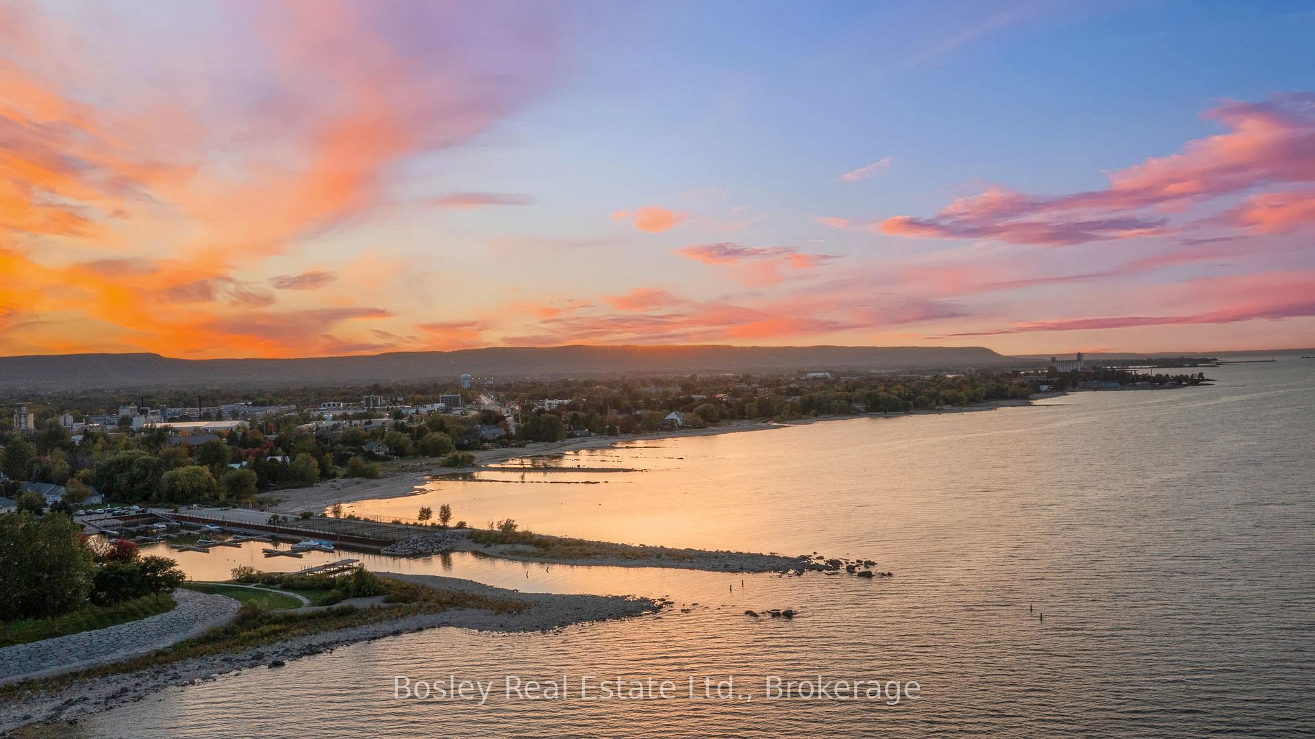 Photo 17 of 55 Waterfront Circle, Collingwood — HOMEH