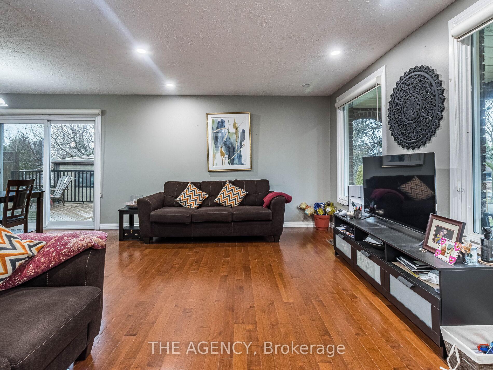 Photo 5 of 29 Culpepper Drive, Waterloo, Maple Hills — HOMEH
