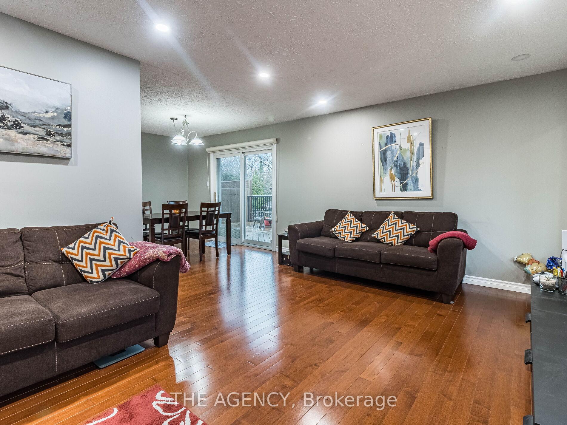 Photo 2 of 29 Culpepper Drive, Waterloo, Maple Hills — HOMEH