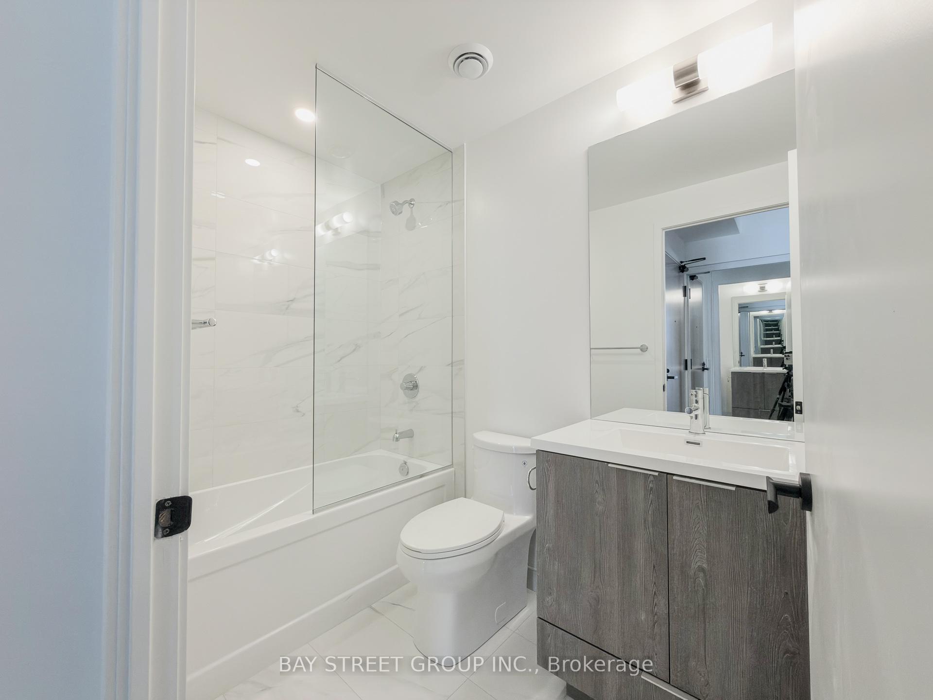 Photo 4 of Unit 5015, 8 Interchange Way, Vaughan, Vaughan Corporate Centre — HOMEH