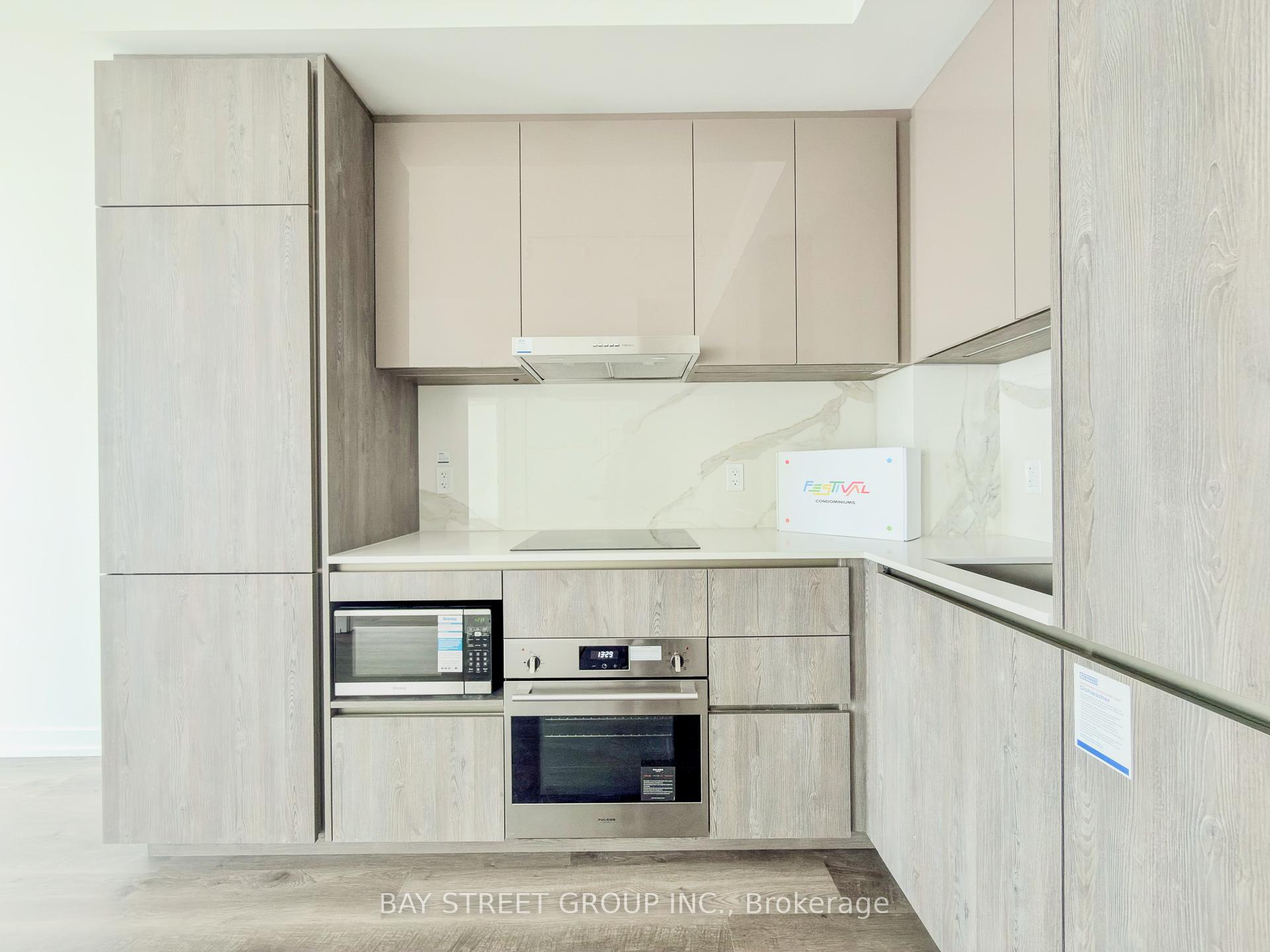 Photo 10 of Unit 5015, 8 Interchange Way, Vaughan, Vaughan Corporate Centre — HOMEH