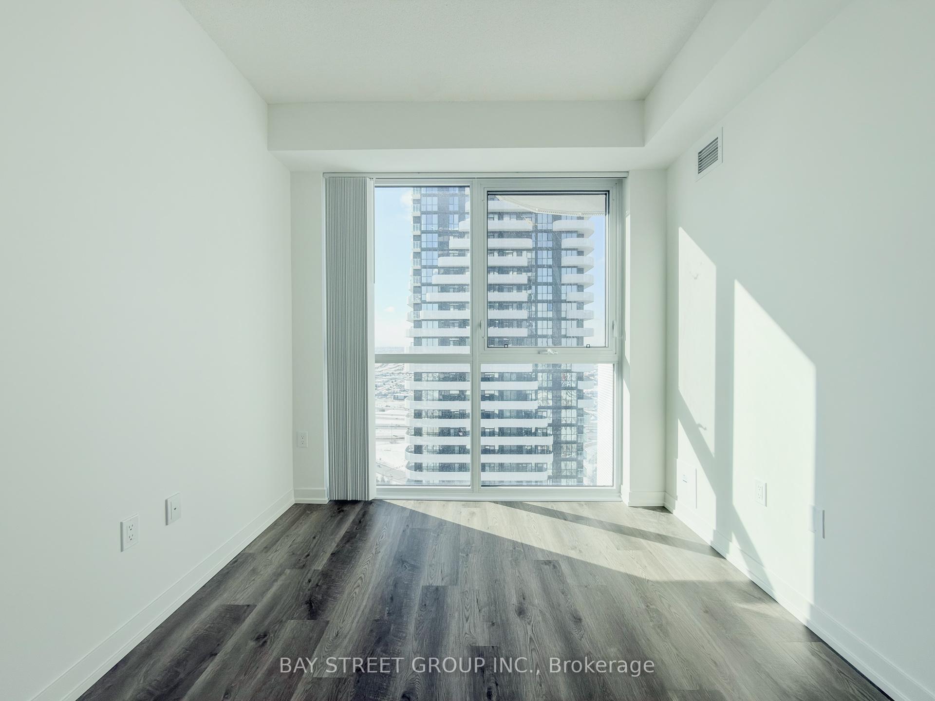 Photo 12 of Unit 5015, 8 Interchange Way, Vaughan, Vaughan Corporate Centre — HOMEH