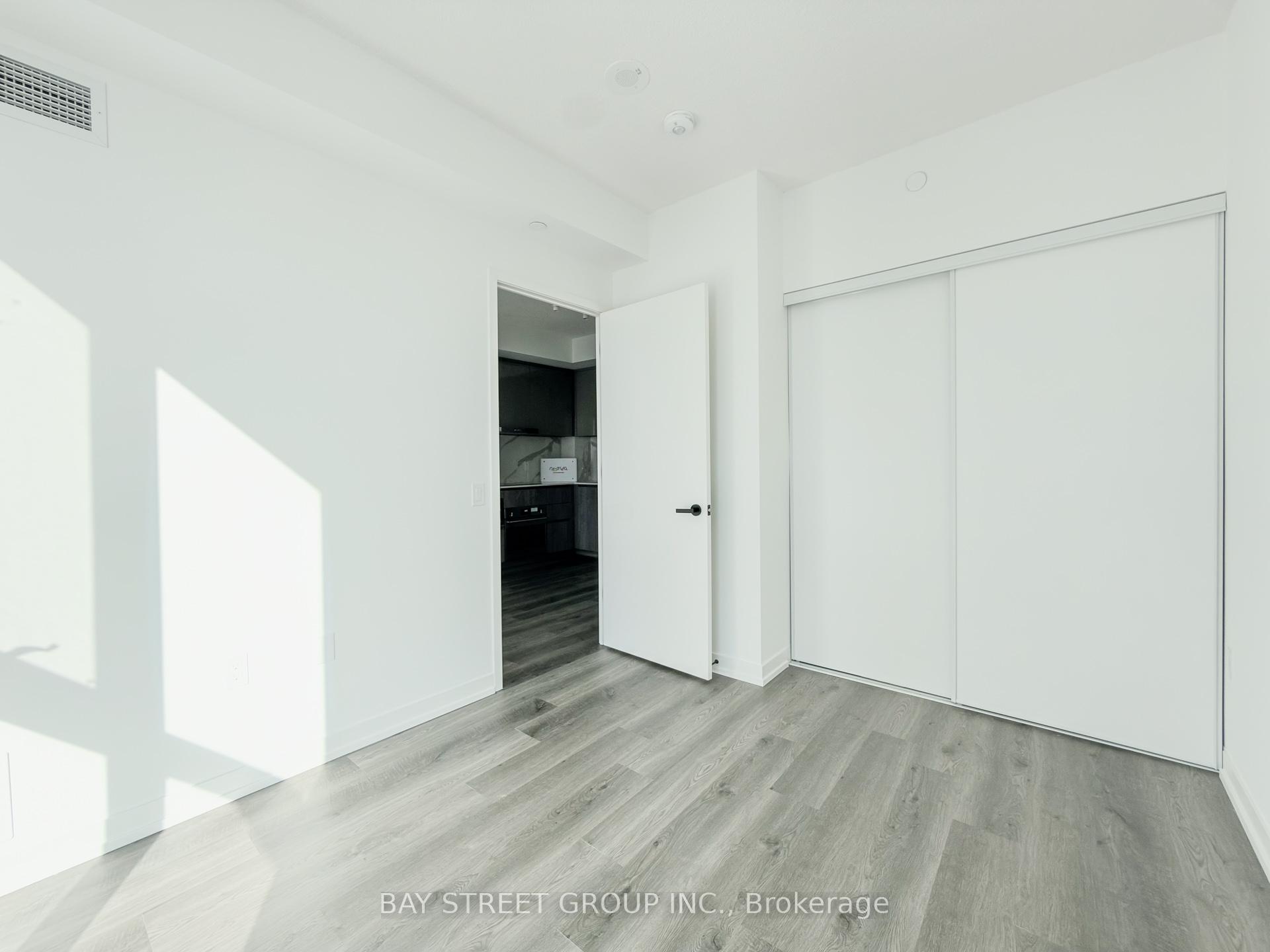 Photo 5 of Unit 5015, 8 Interchange Way, Vaughan, Vaughan Corporate Centre — HOMEH