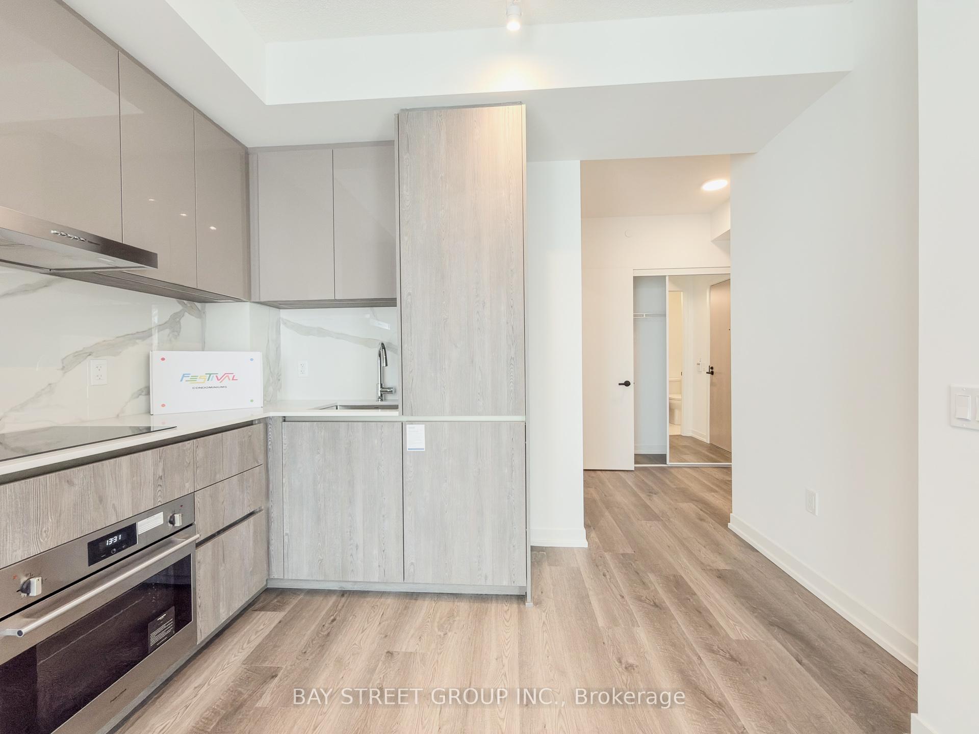 Photo 13 of Unit 5015, 8 Interchange Way, Vaughan, Vaughan Corporate Centre — HOMEH
