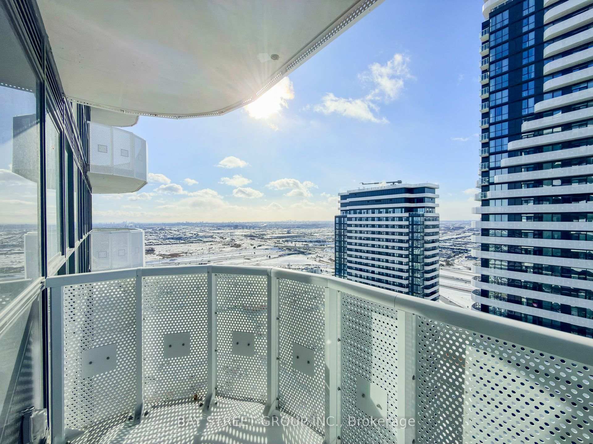 Photo 11 of Unit 5015, 8 Interchange Way, Vaughan, Vaughan Corporate Centre — HOMEH