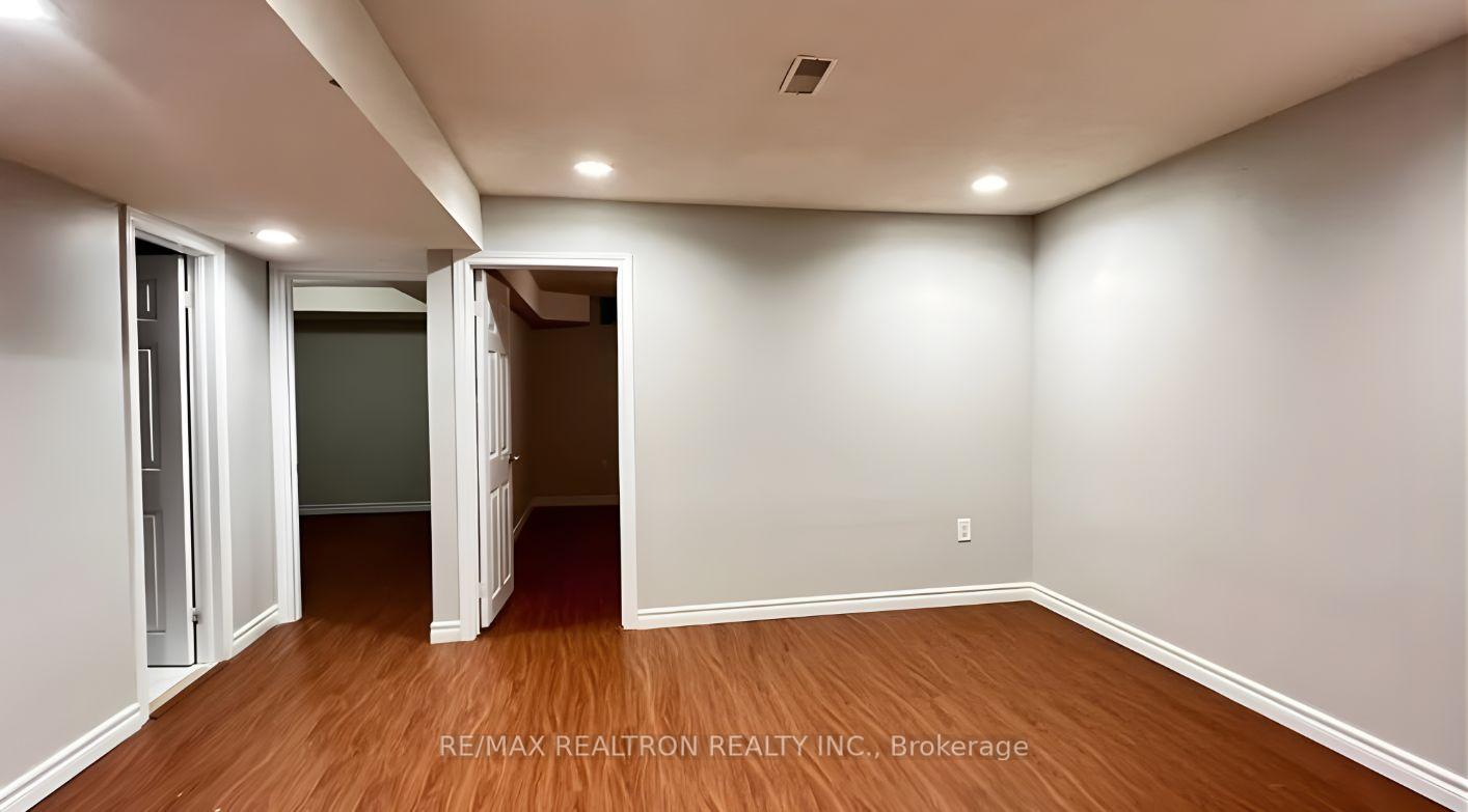 Photo 2 of Unit Bsmnt, 27 Sophia Road, Markham, Middlefield — HOMEH