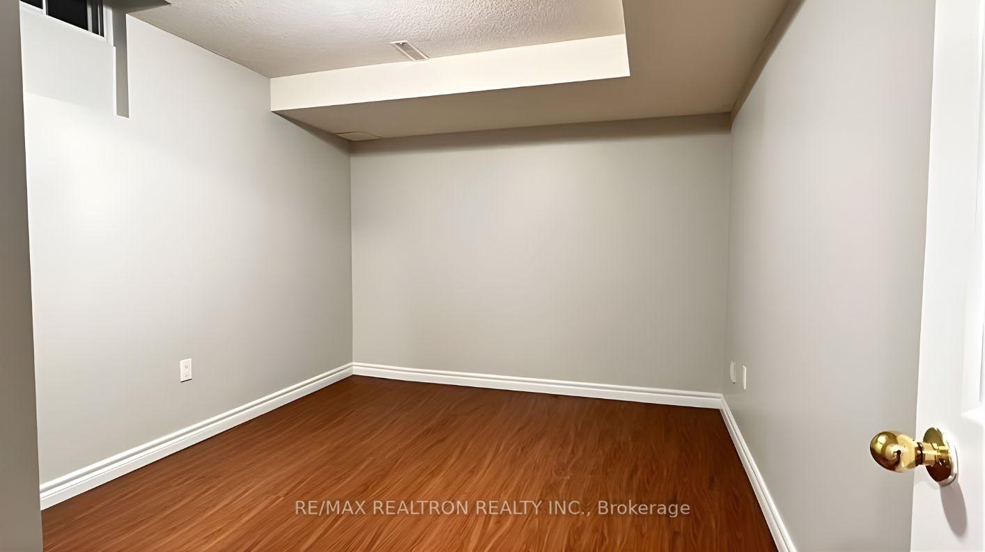 Photo 3 of Unit Bsmnt, 27 Sophia Road, Markham, Middlefield — HOMEH