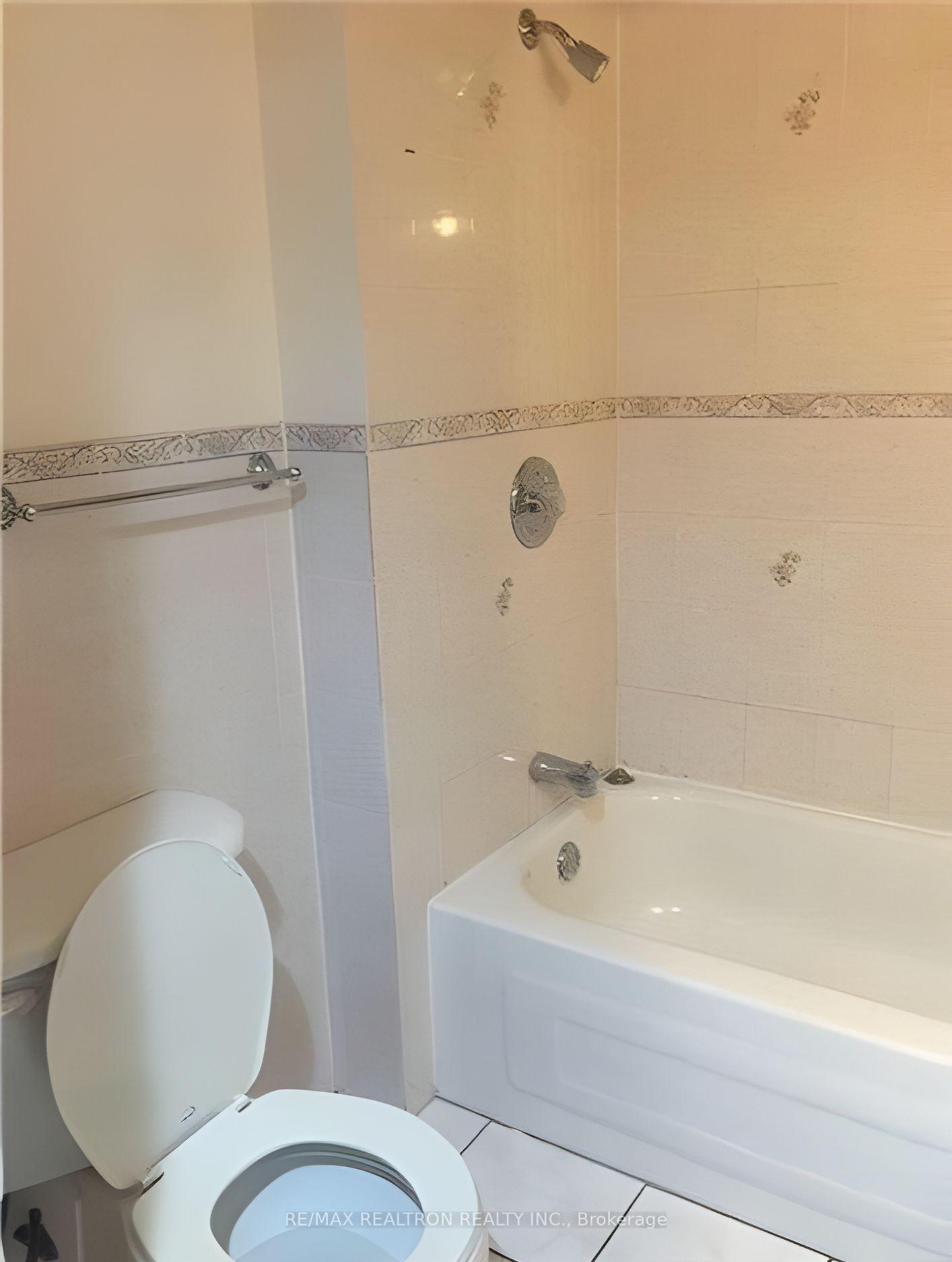 Photo 4 of Unit Bsmnt, 27 Sophia Road, Markham, Middlefield — HOMEH