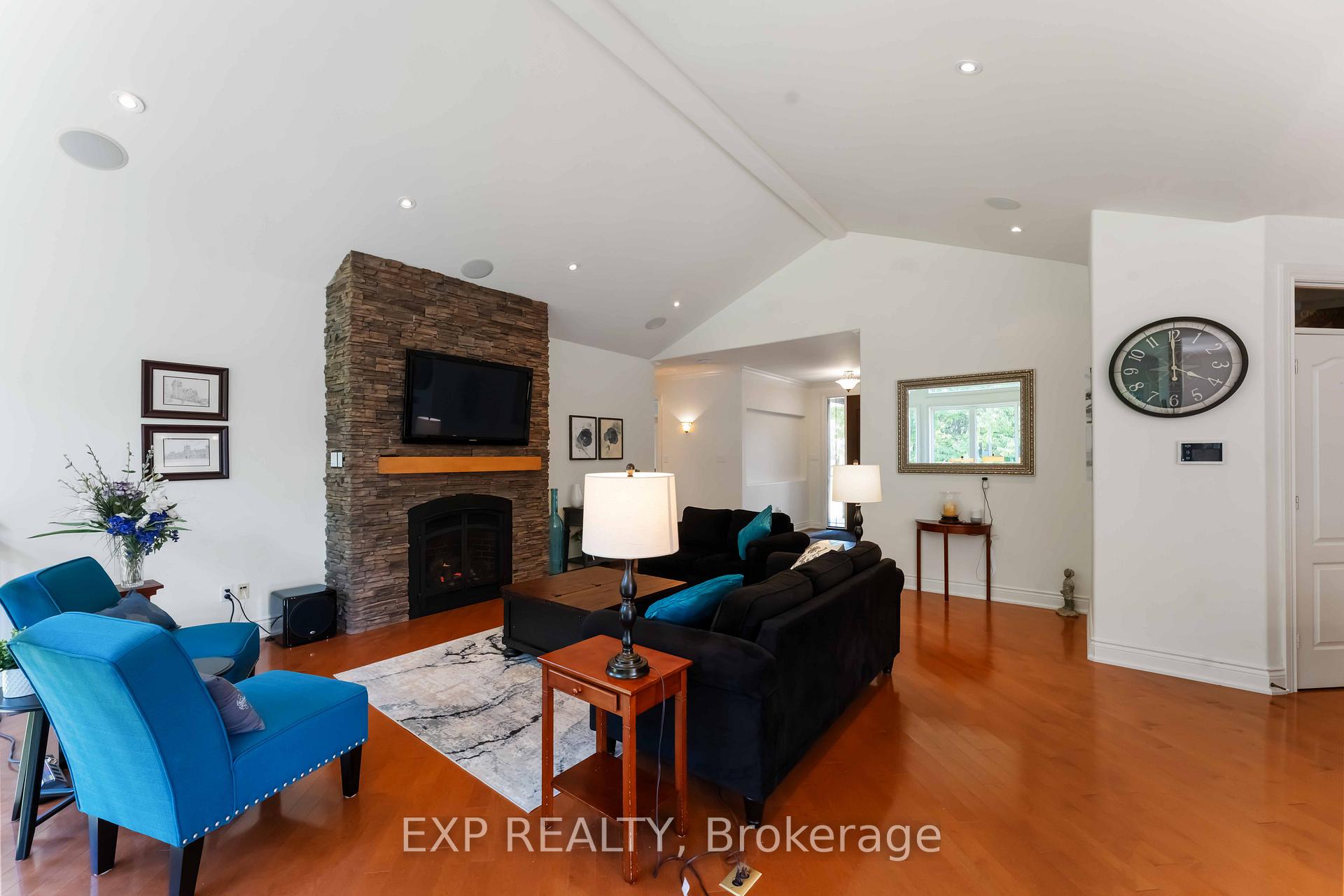 Photo 11 of 6805 Pebble Trail Way, Ottawa, Greely — HOMEH