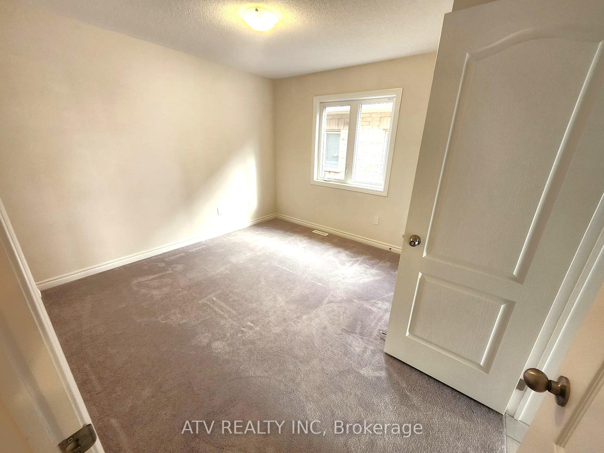 Photo 10 of 1909 Don White Court, Oshawa, Taunton — HOMEH