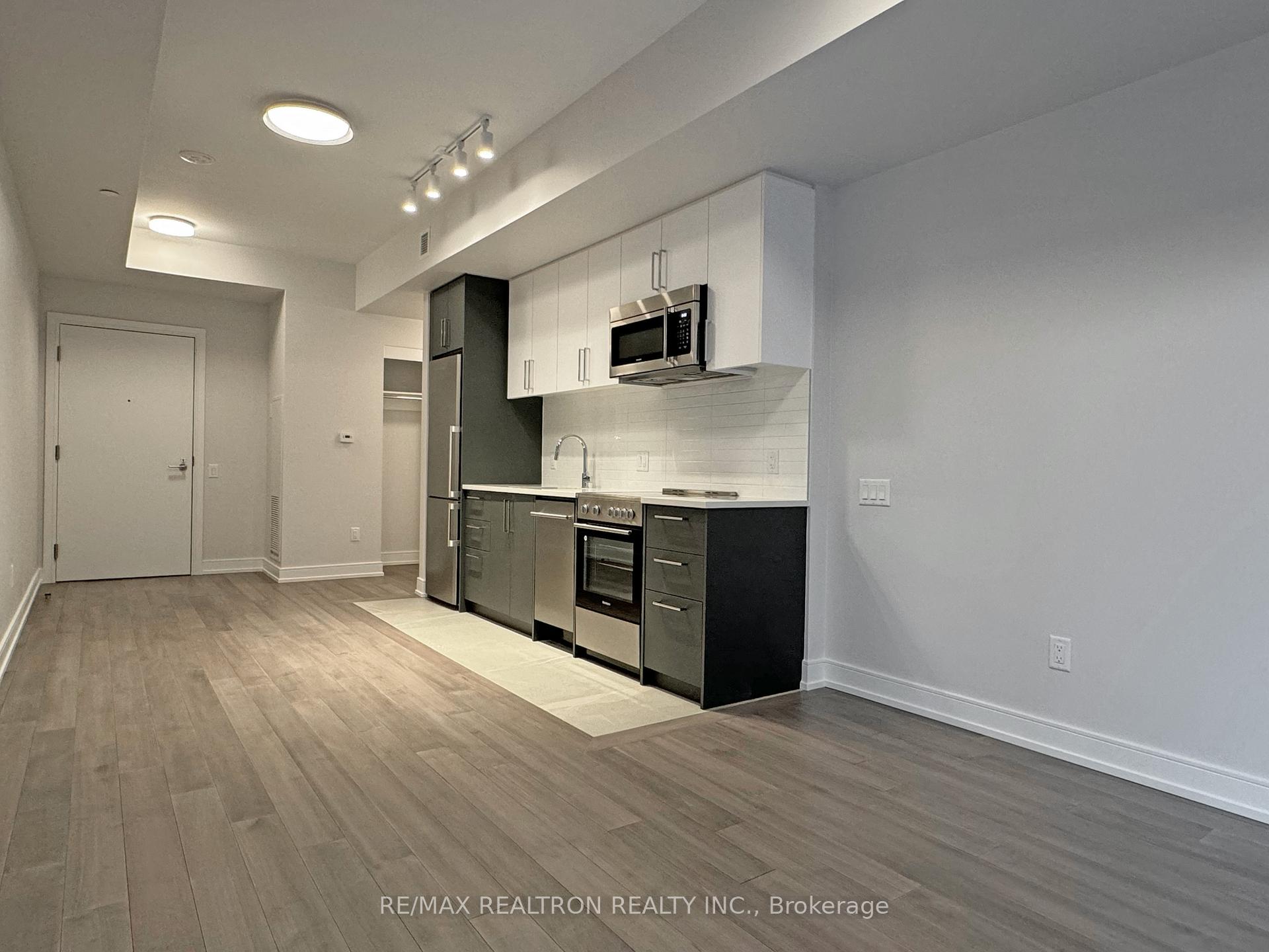 Front of Unit 202, 2525 Bathurst Street