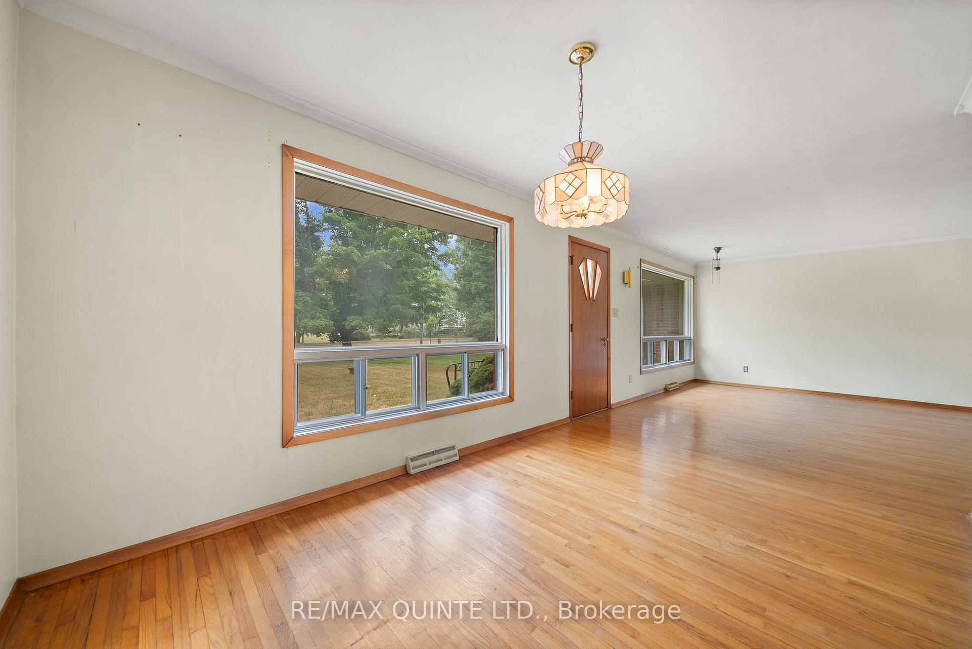 Photo 2 of 1462 County Road 12, Prince Edward County, Hallowell — HOMEH