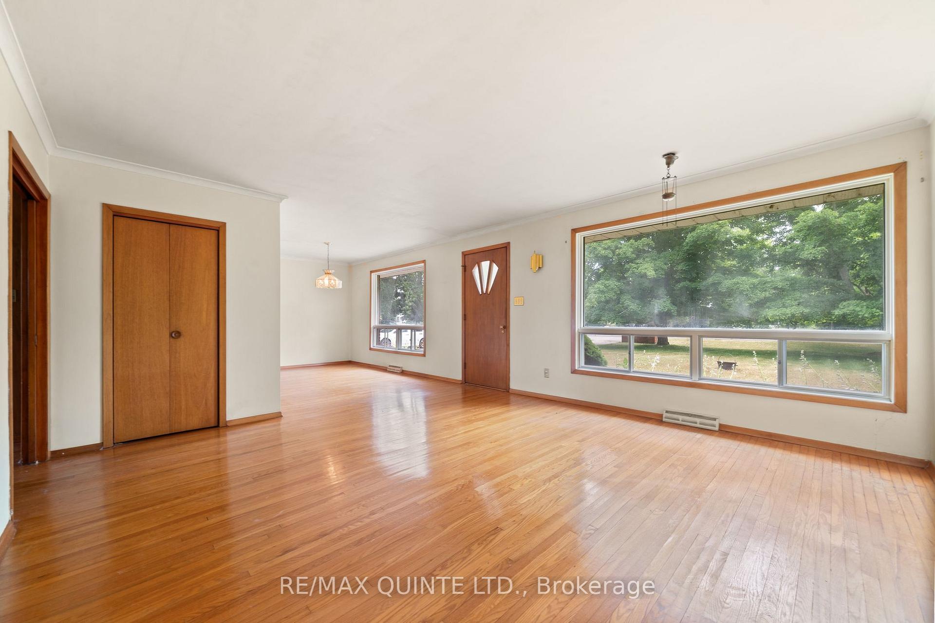 Photo 3 of 1462 County Road 12, Prince Edward County, Hallowell — HOMEH