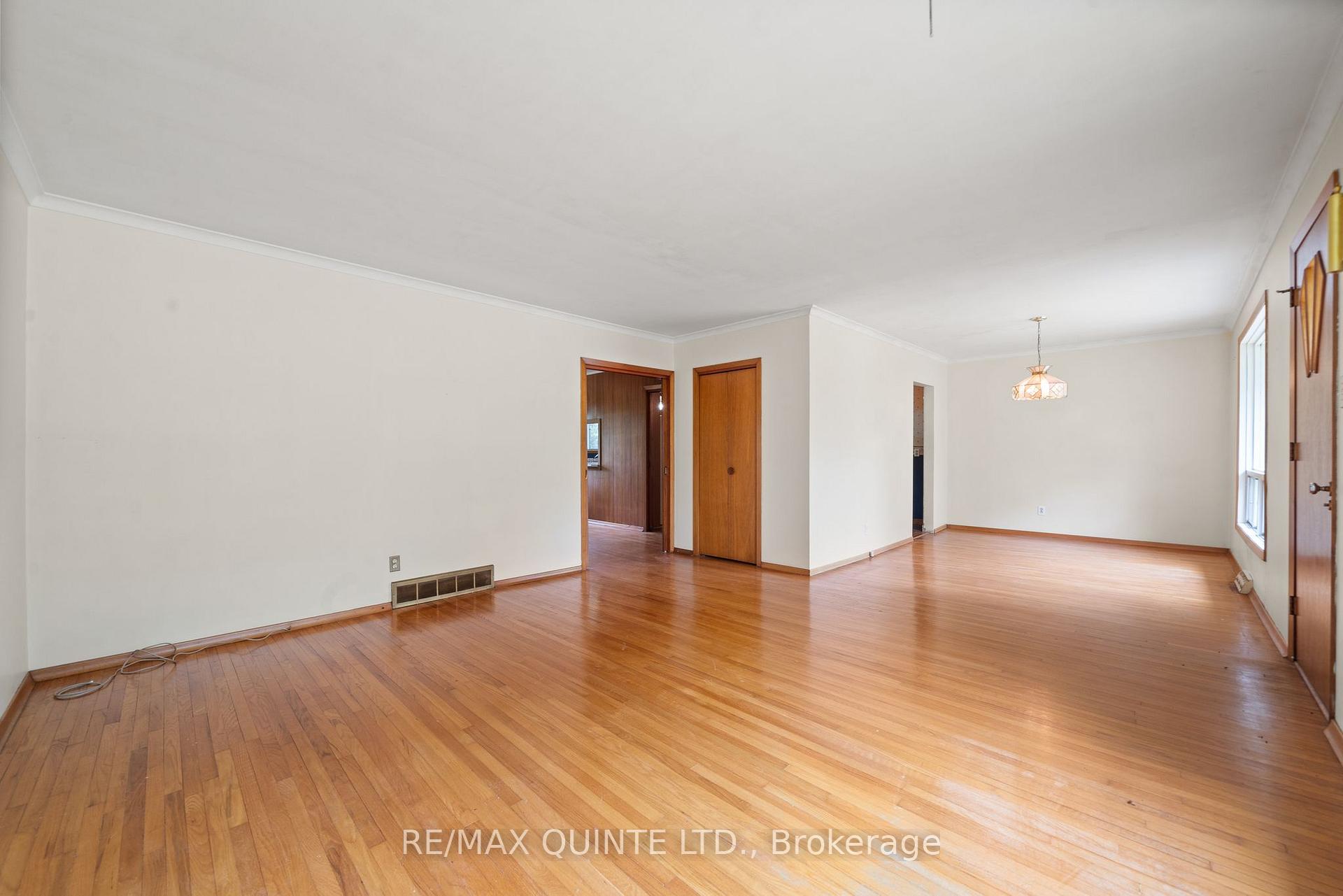 Photo 5 of 1462 County Road 12, Prince Edward County, Hallowell — HOMEH