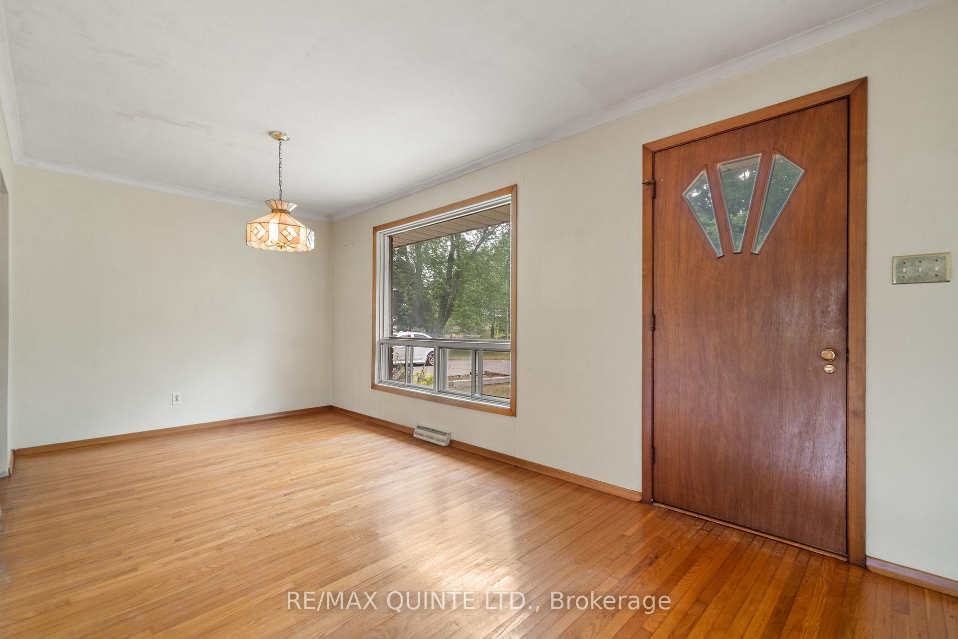 Photo 6 of 1462 County Road 12, Prince Edward County, Hallowell — HOMEH