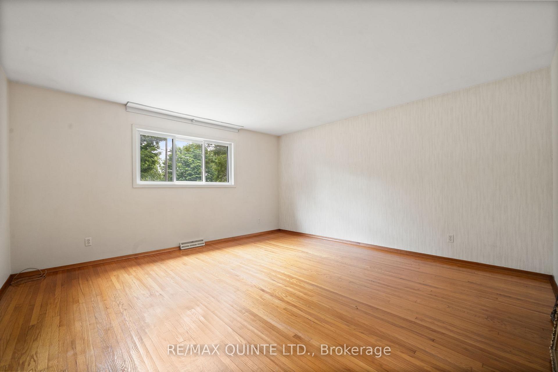 Photo 17 of 1462 County Road 12, Prince Edward County, Hallowell — HOMEH