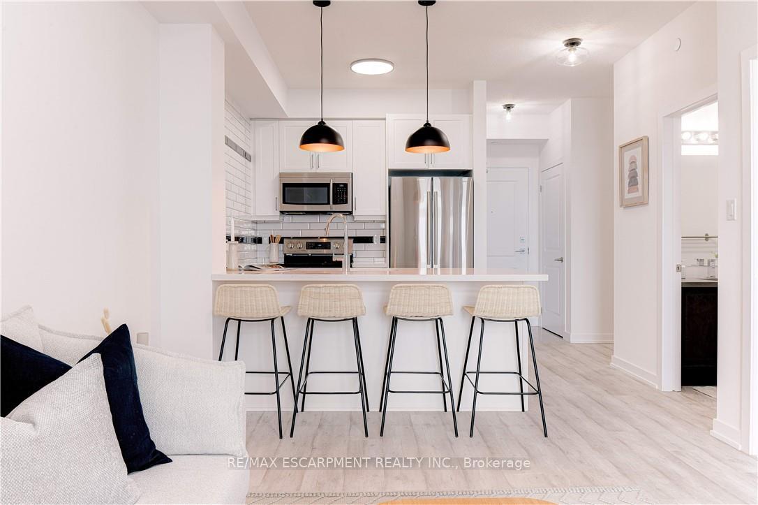 Photo 6 of Unit 434, 101 Shoreview Place, Hamilton, Lakeshore — HOMEH