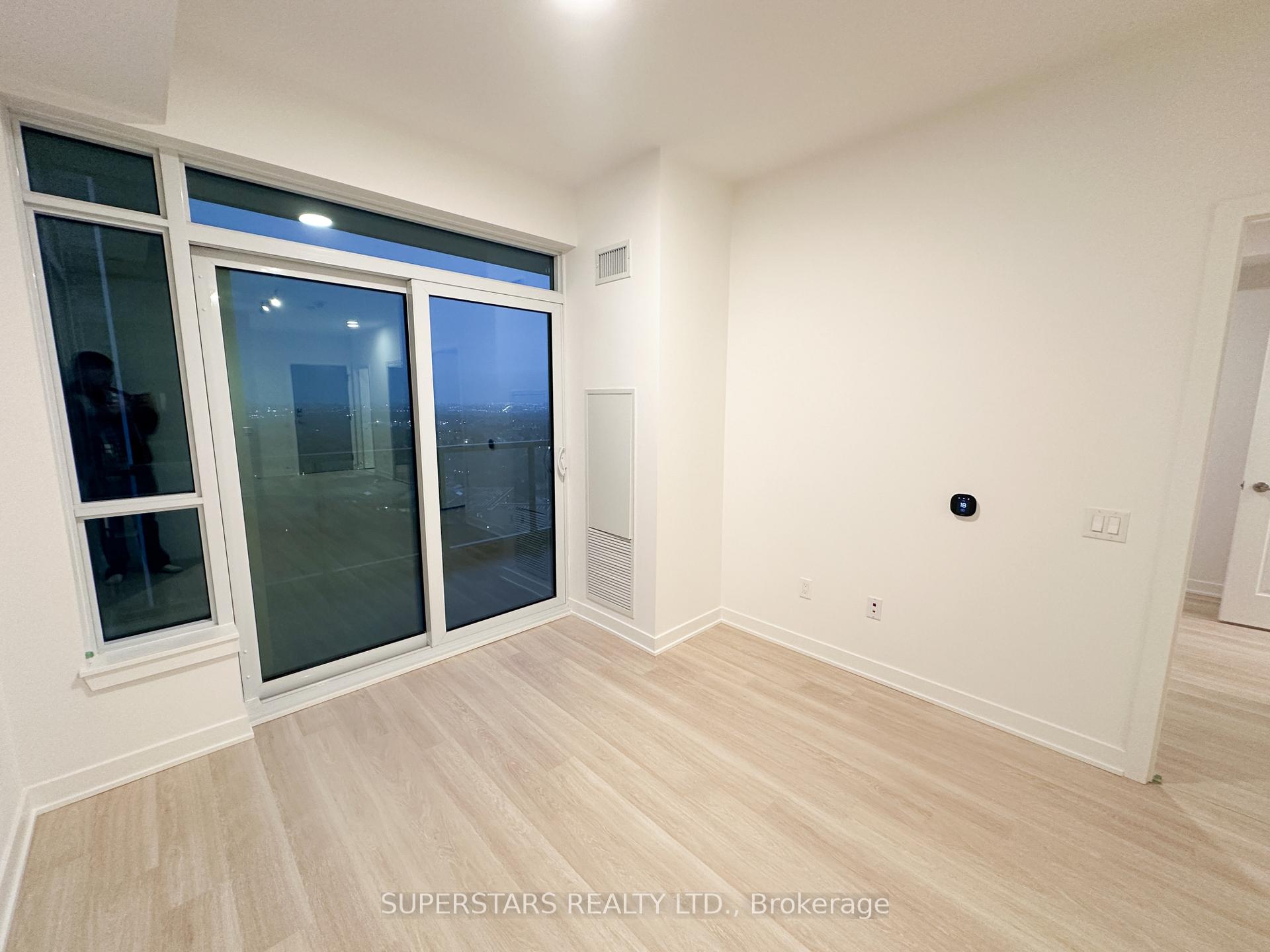 Photo 3 of Unit B-2303, 50 Upper Mall Way, Vaughan, Brownridge — HOMEH