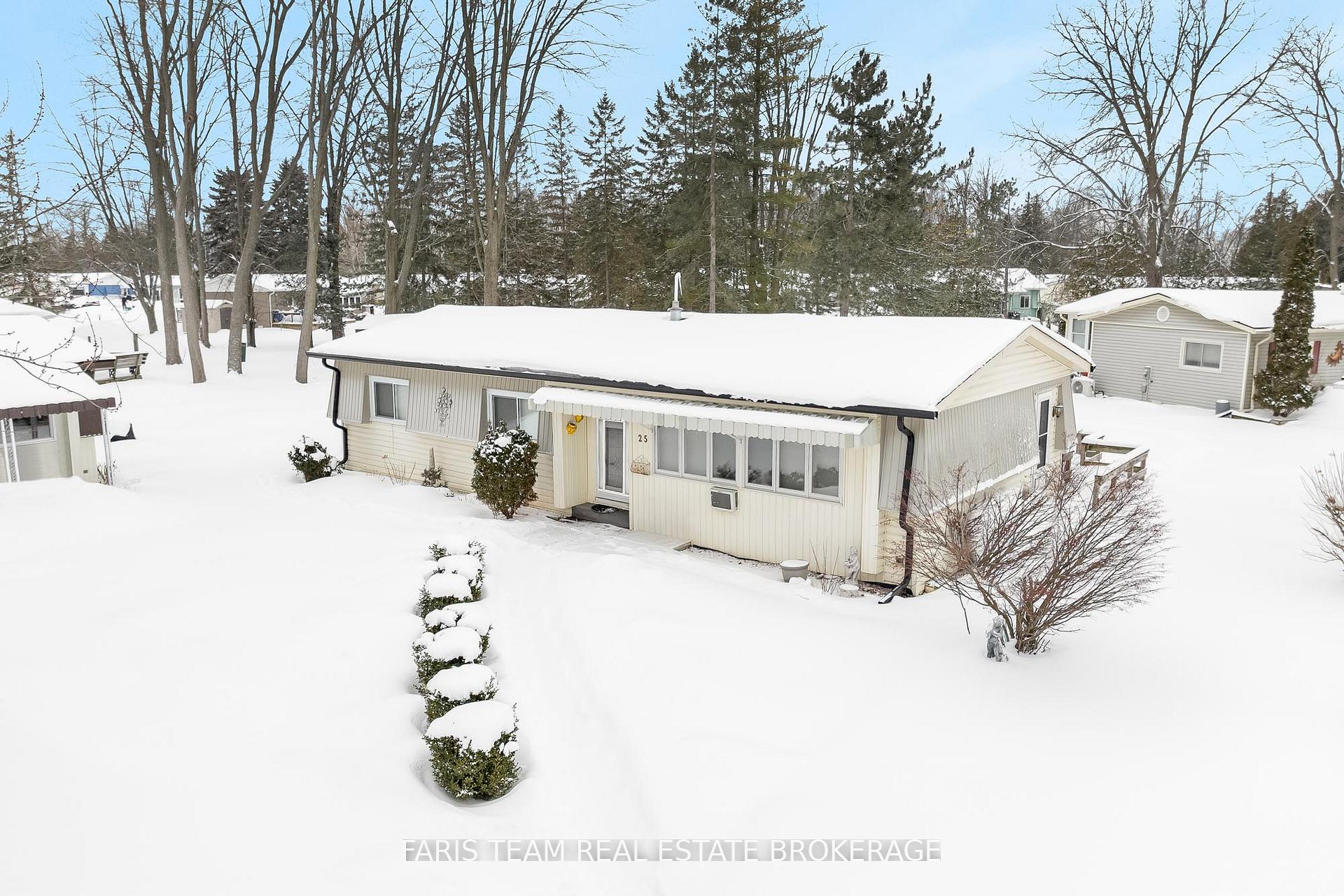 Photo 3 of 25 Recreation Drive, Innisfil, Rural Innisfil — HOMEH