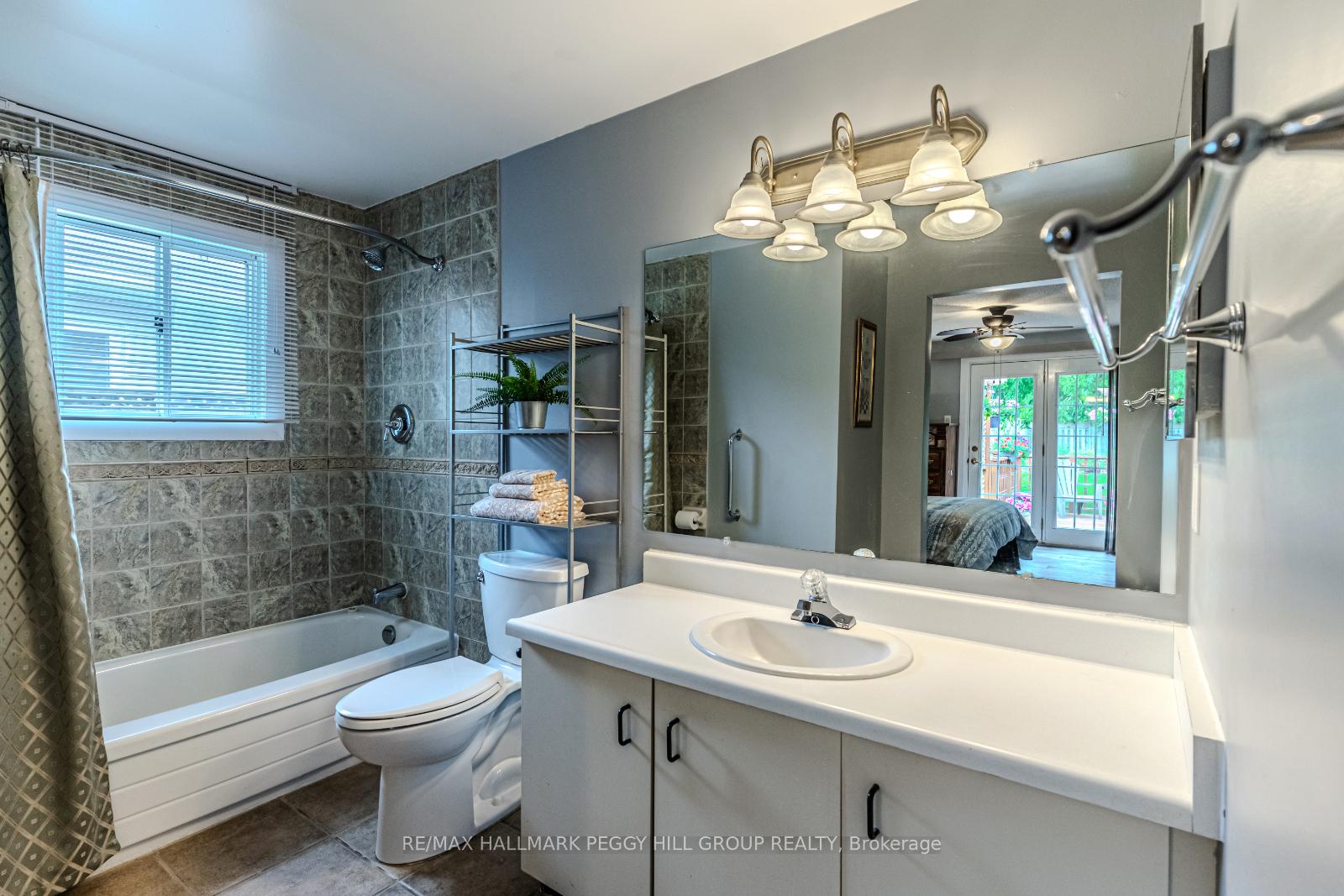 Photo 8 of 92 Hickling Trail, Barrie, Grove East — HOMEH