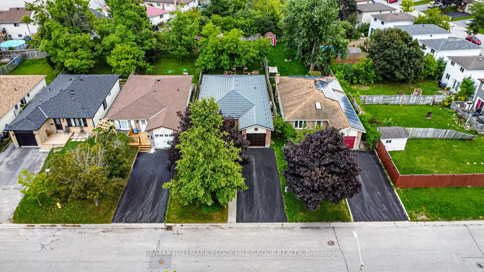 Photo 17 of 92 Hickling Trail, Barrie, Grove East — HOMEH