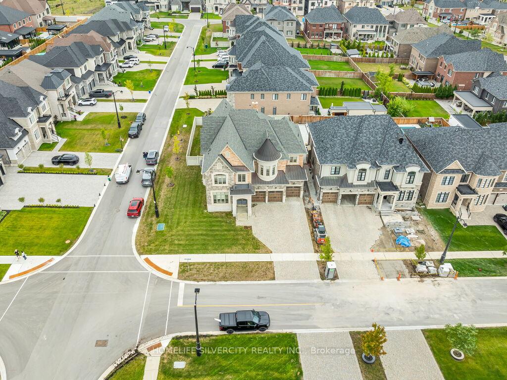 Photo 44 of 2 Endless Circle, Vaughan, Kleinburg — HOMEH