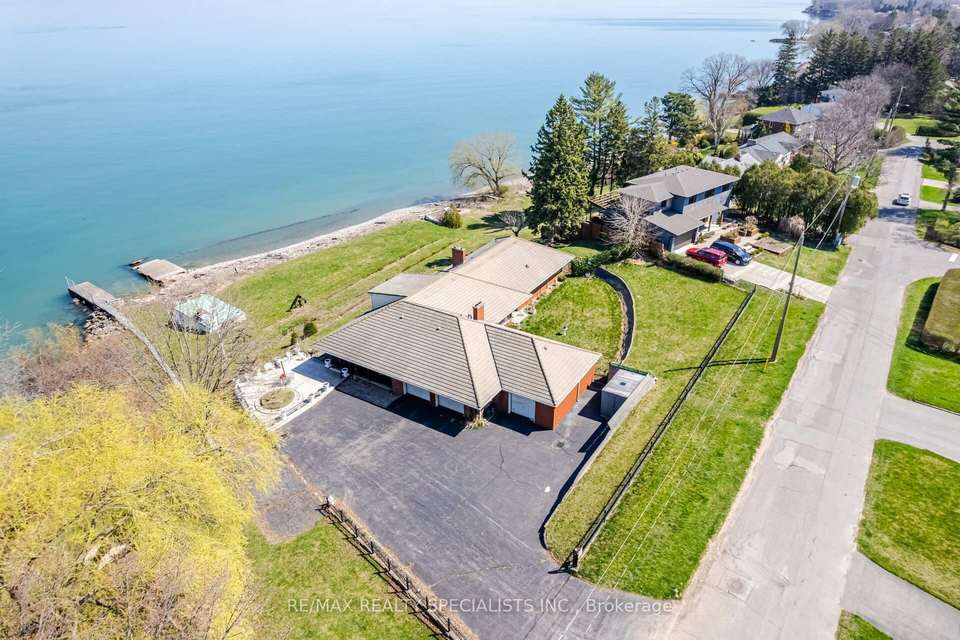 Photo 1 of 2 Tupper Boulevard, Grimsby, Grimsby Beach — HOMEH