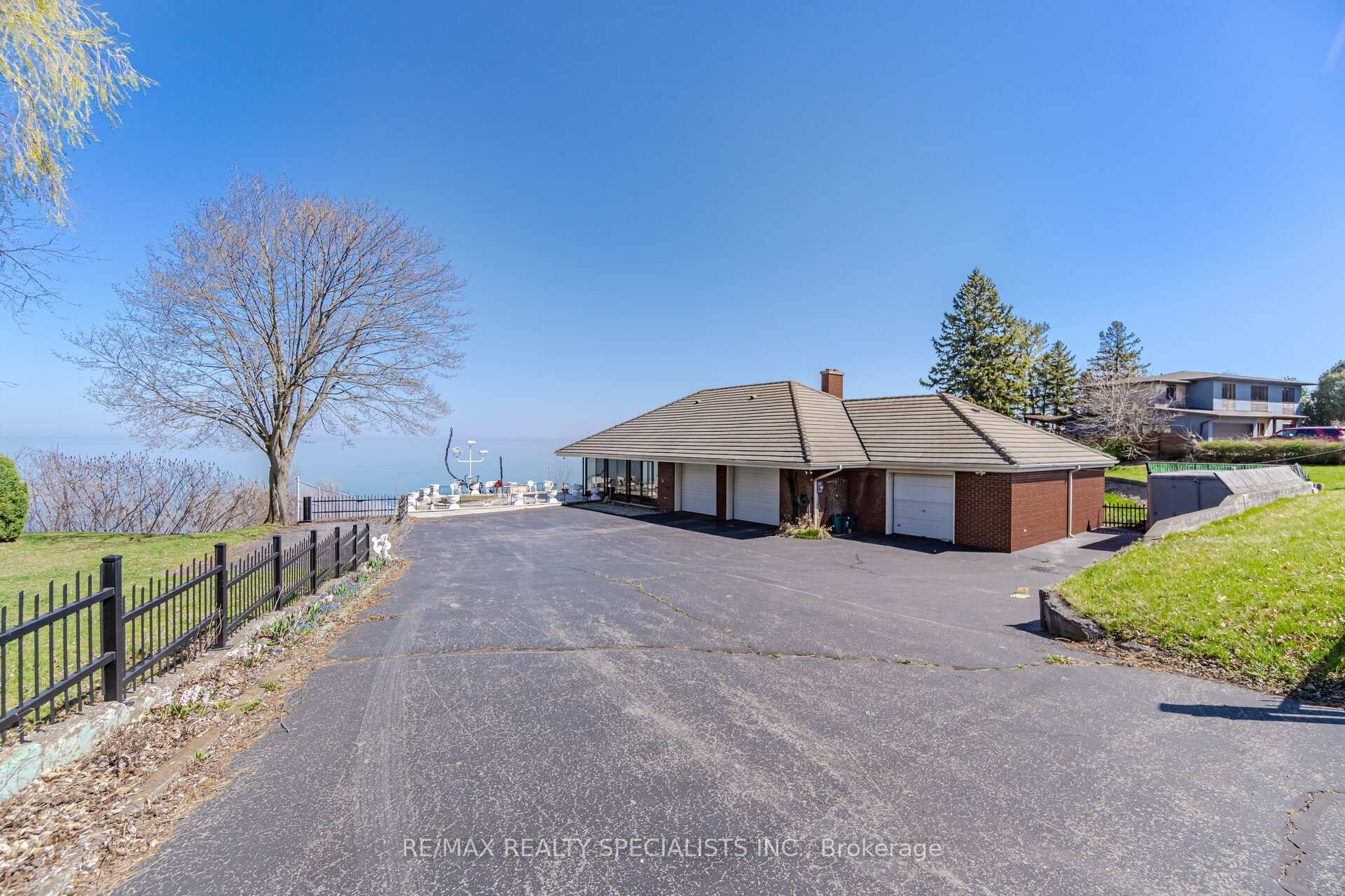 Photo 3 of 2 Tupper Boulevard, Grimsby, Grimsby Beach — HOMEH