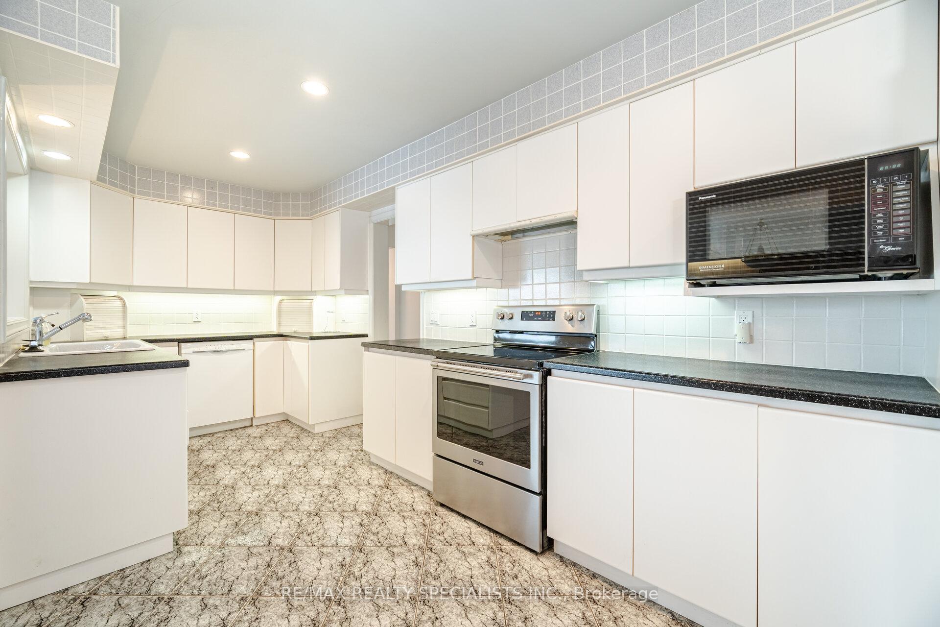 Photo 13 of 2 Tupper Boulevard, Grimsby, Grimsby Beach — HOMEH