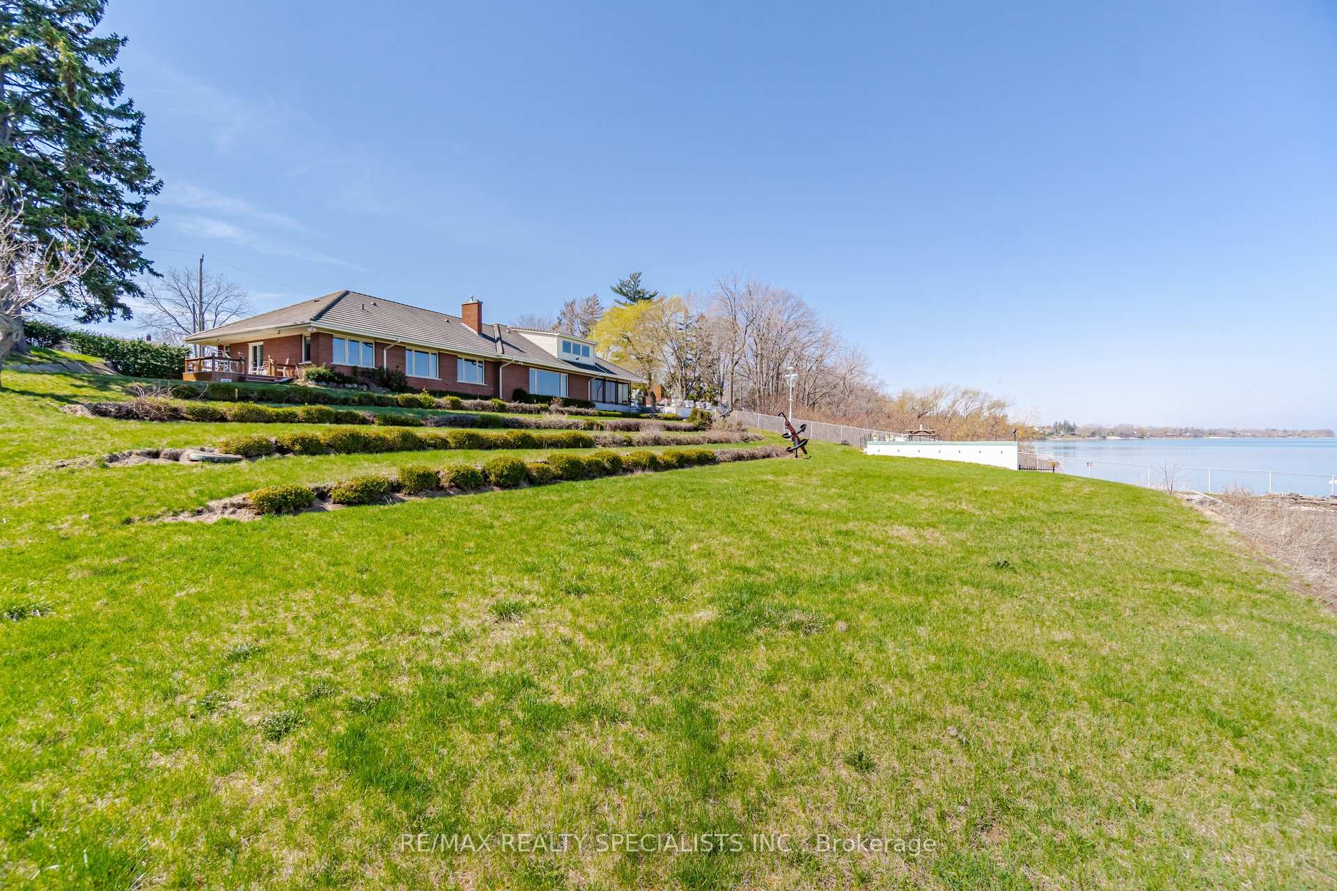 Photo 36 of 2 Tupper Boulevard, Grimsby, Grimsby Beach — HOMEH