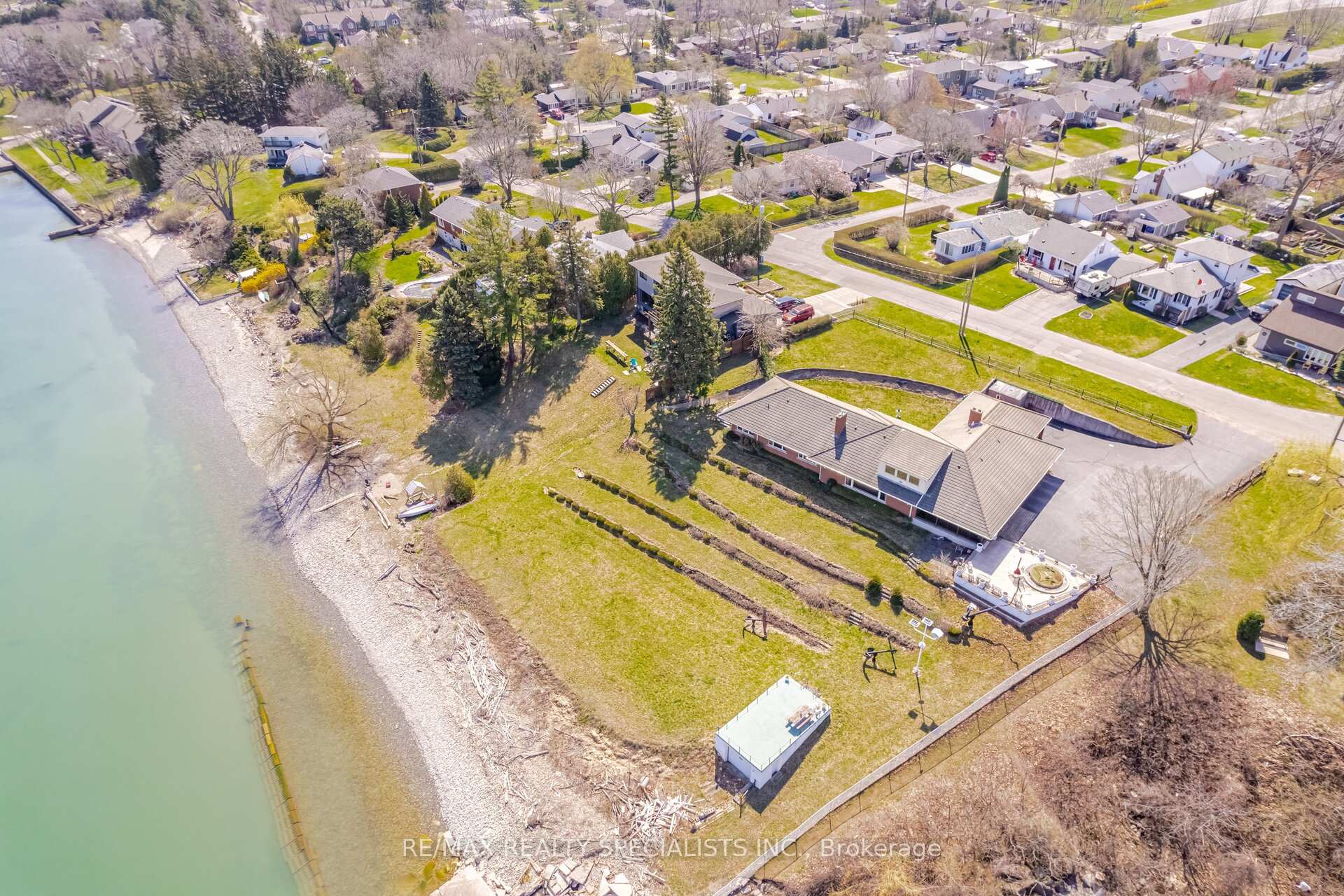 Photo 38 of 2 Tupper Boulevard, Grimsby, Grimsby Beach — HOMEH