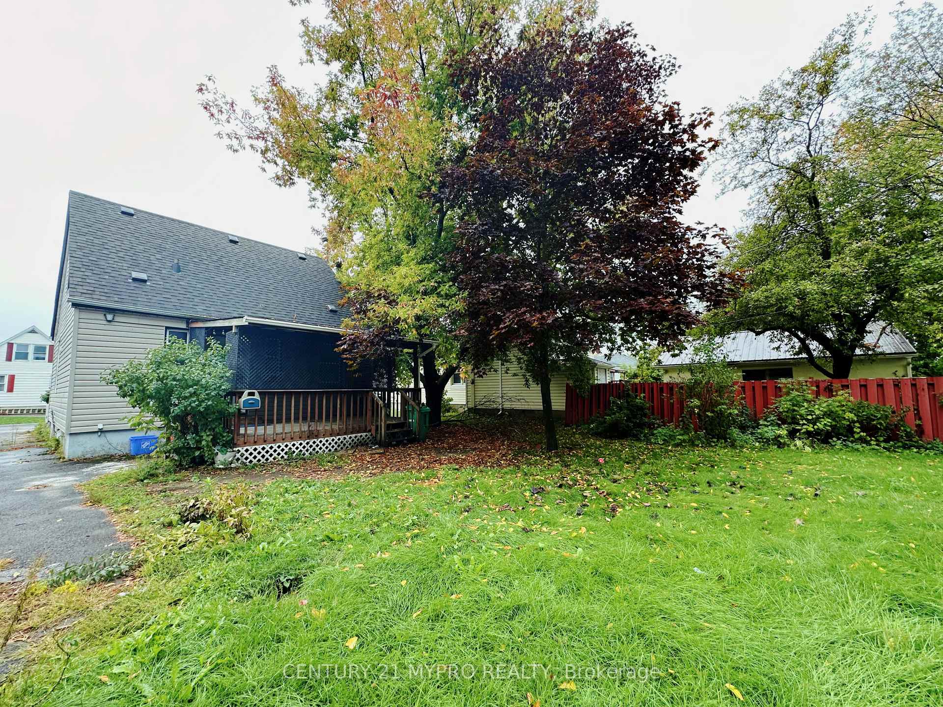 Photo 3 of 448 Hamilton Street, Peterborough, Otonabee Ward 1 — HOMEH