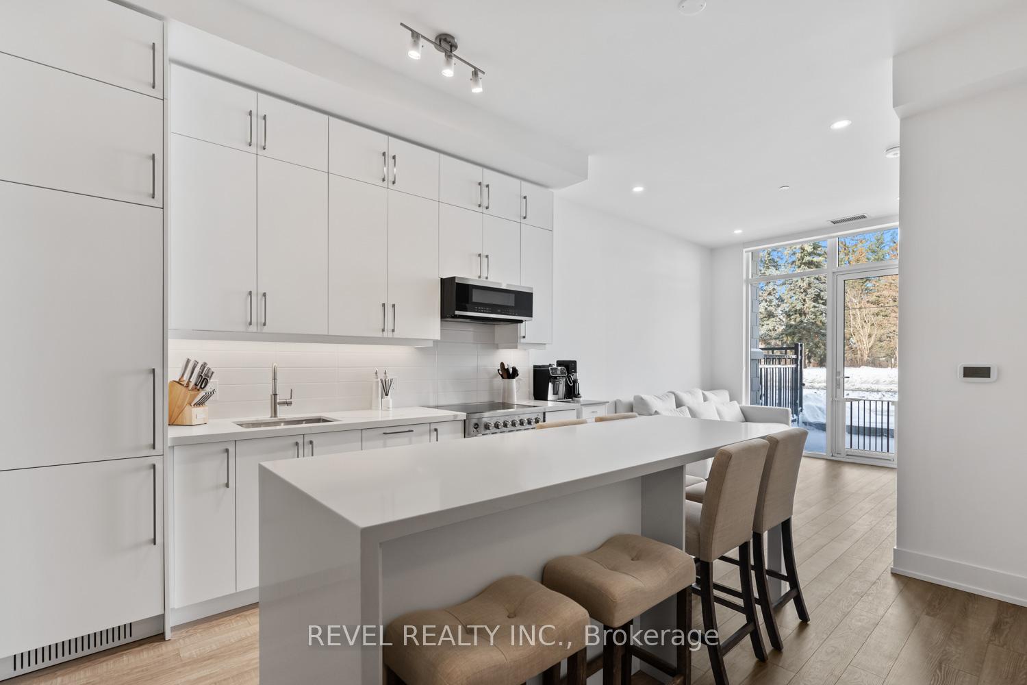 Photo 2 of Unit 123, 2075 King Rd, King, King City — HOMEH