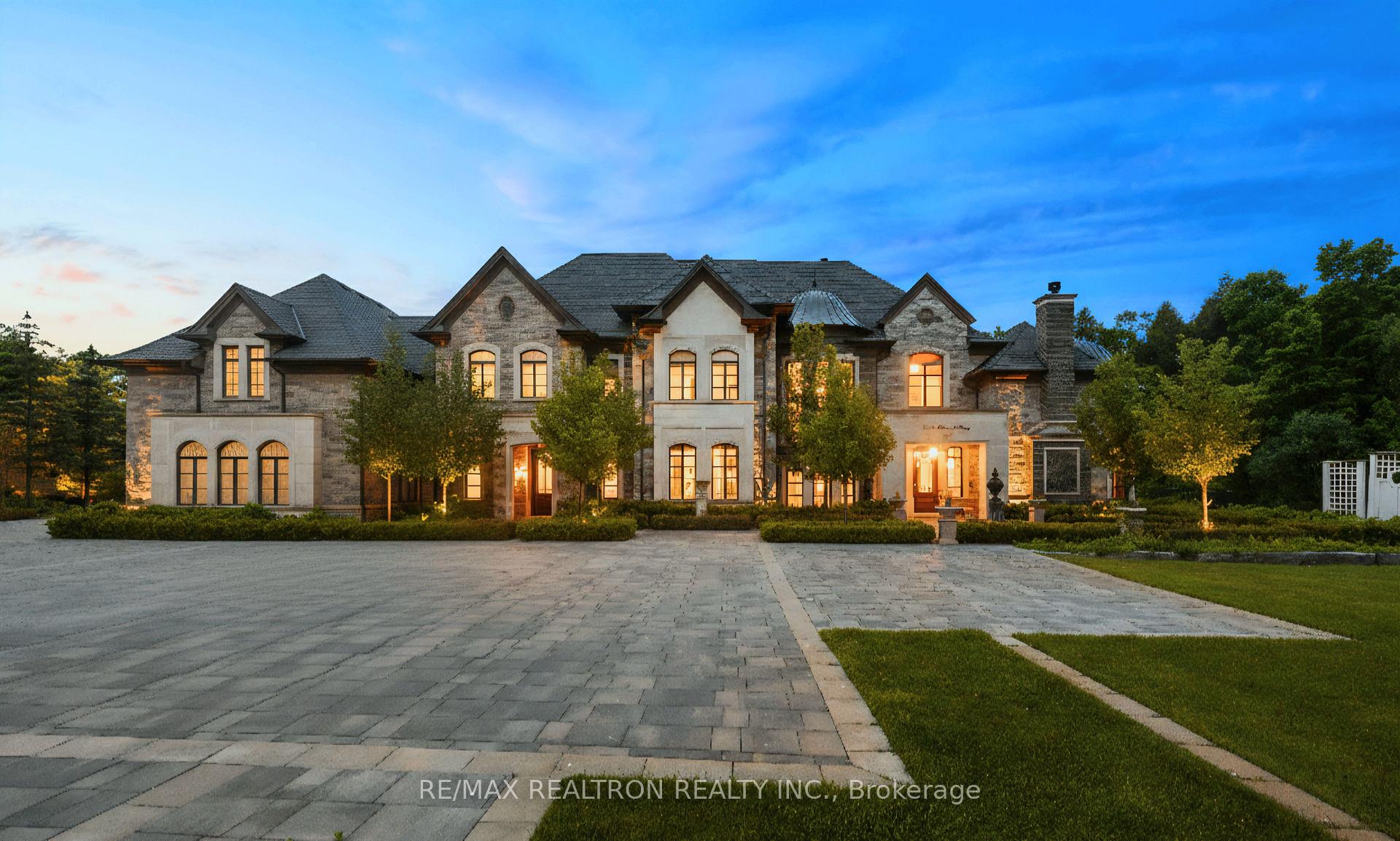 Photo 2 of 301 Millwood Parkway, Vaughan, Vellore Village — HOMEH