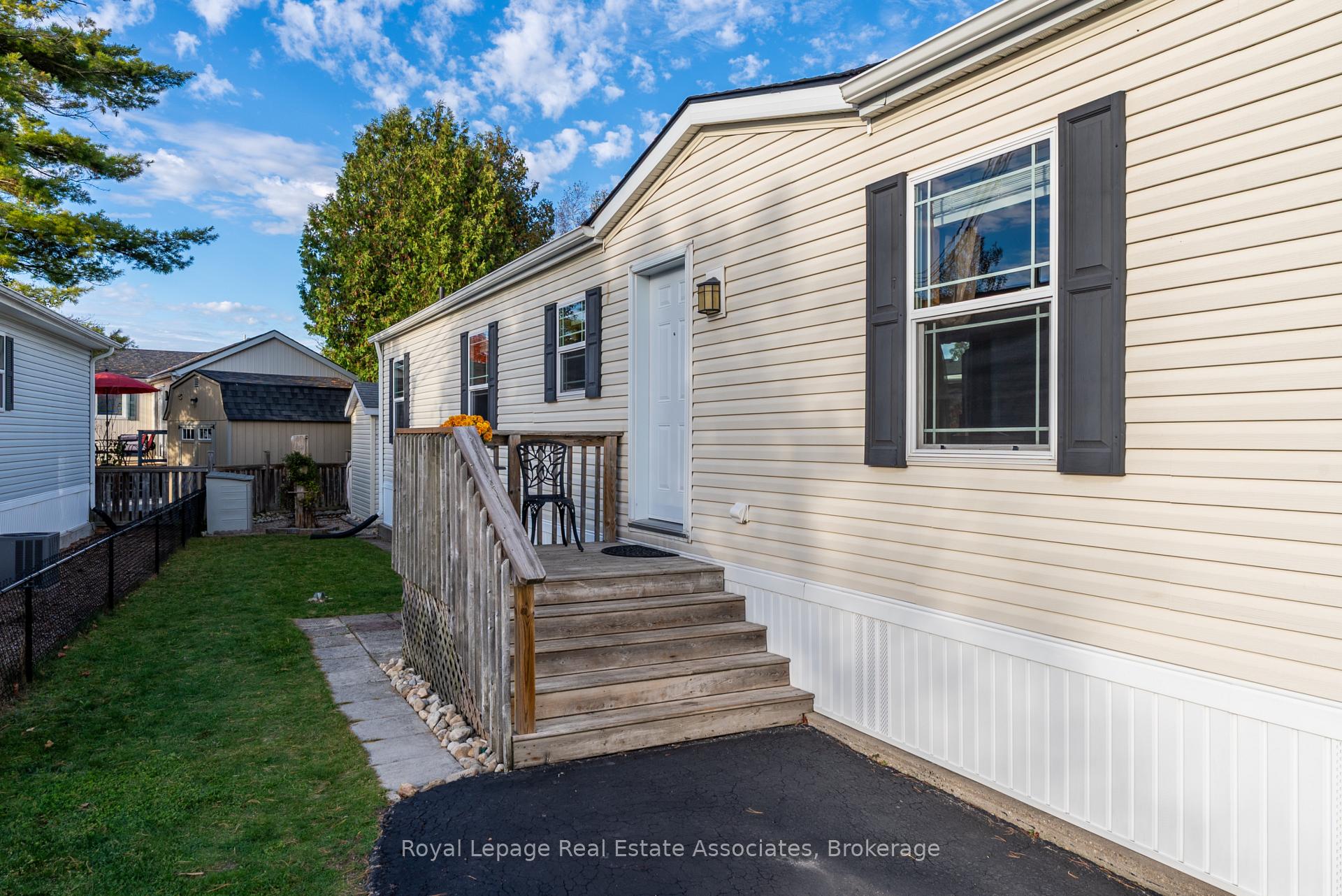 Photo 3 of 41 Cedarbush Crescent, Puslinch, Rural Puslinch East — HOMEH