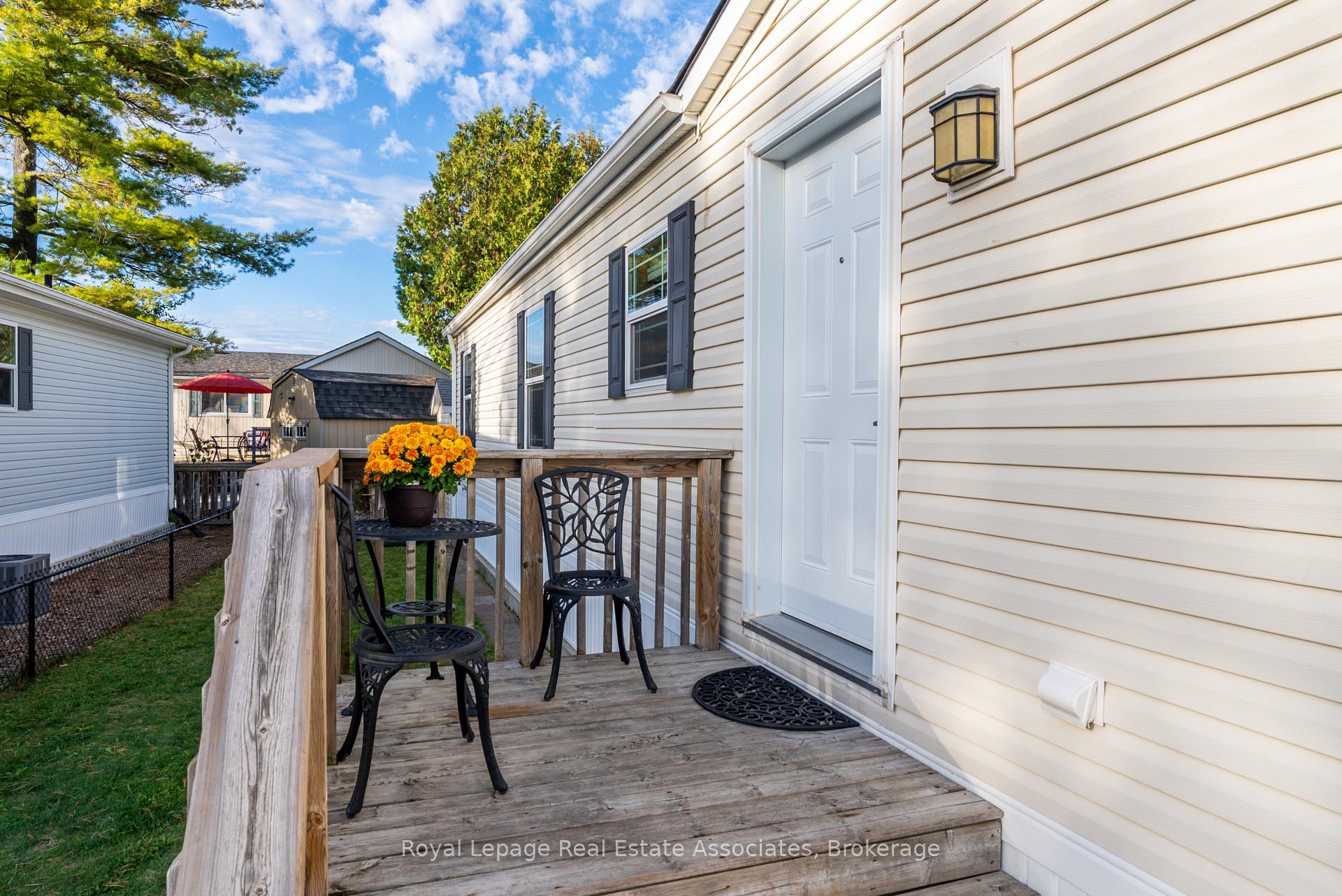 Photo 2 of 41 Cedarbush Crescent, Puslinch, Rural Puslinch East — HOMEH