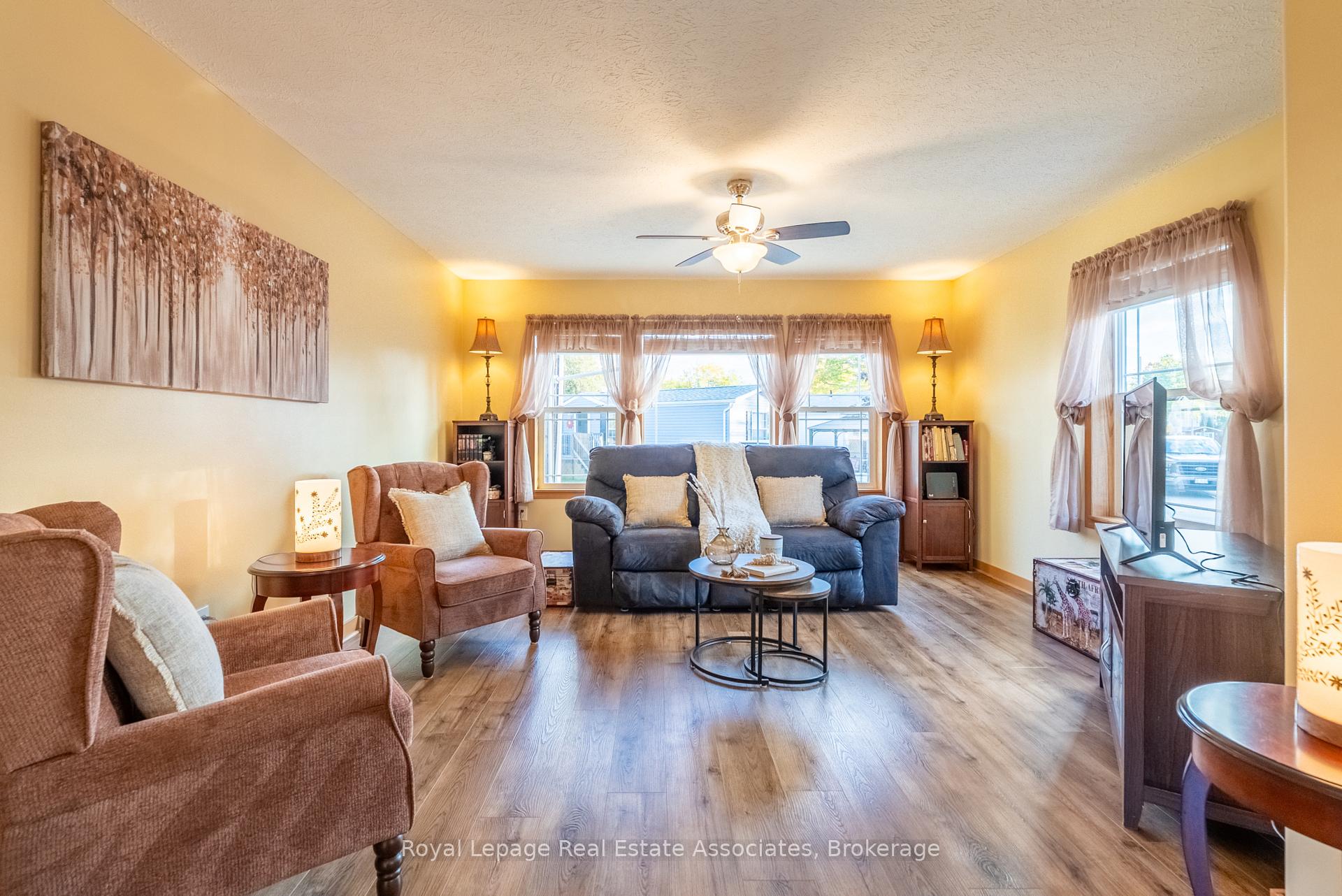 Photo 4 of 41 Cedarbush Crescent, Puslinch, Rural Puslinch East — HOMEH