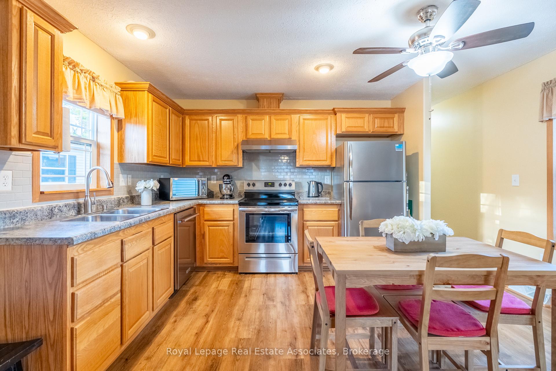 Photo 5 of 41 Cedarbush Crescent, Puslinch, Rural Puslinch East — HOMEH