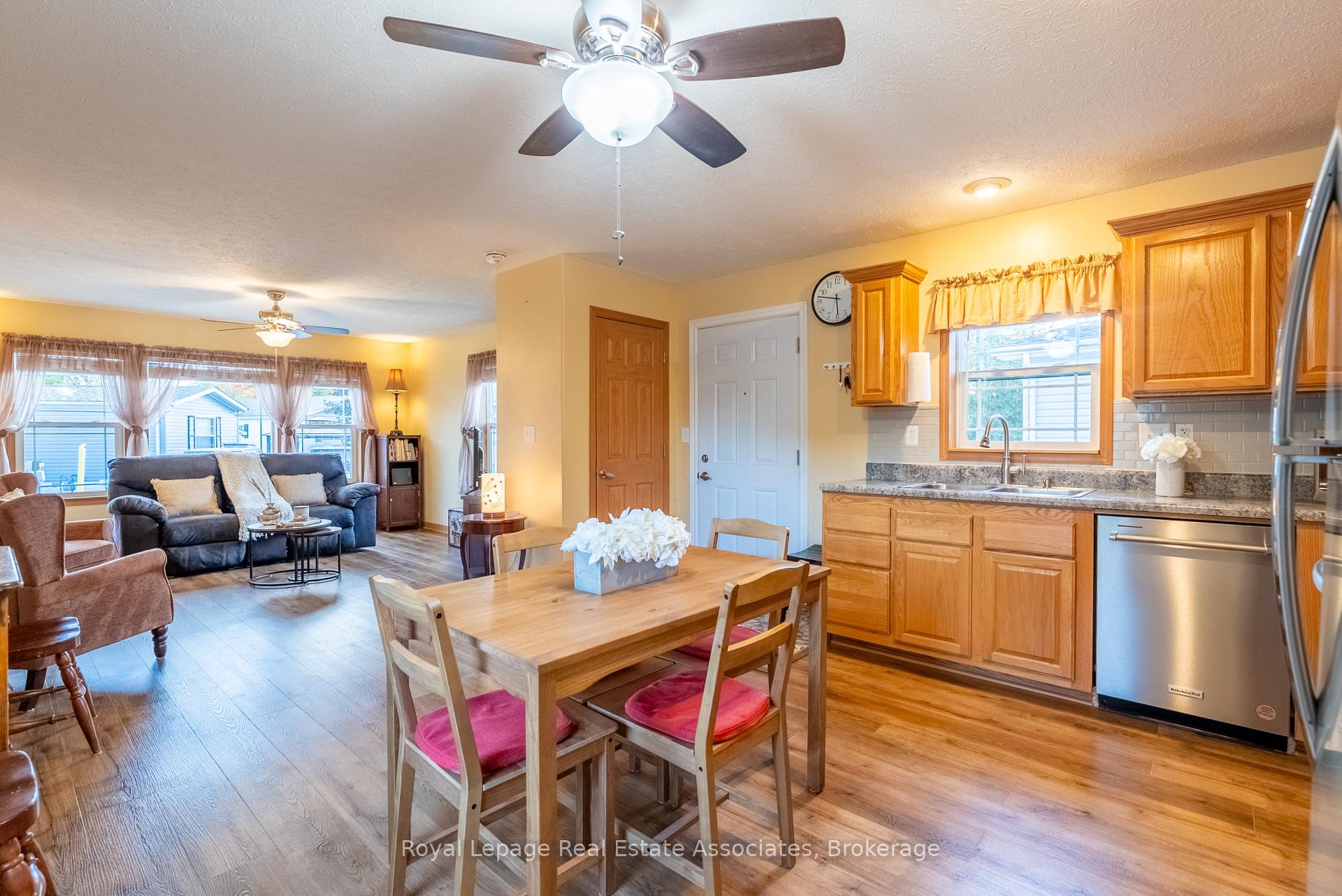 Photo 9 of 41 Cedarbush Crescent, Puslinch, Rural Puslinch East — HOMEH