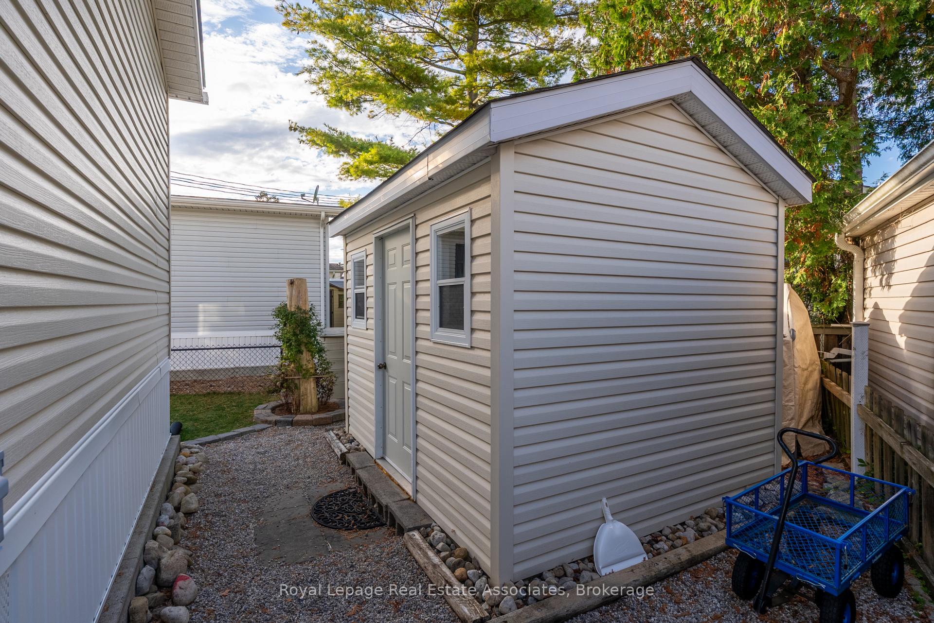 Photo 19 of 41 Cedarbush Crescent, Puslinch, Rural Puslinch East — HOMEH