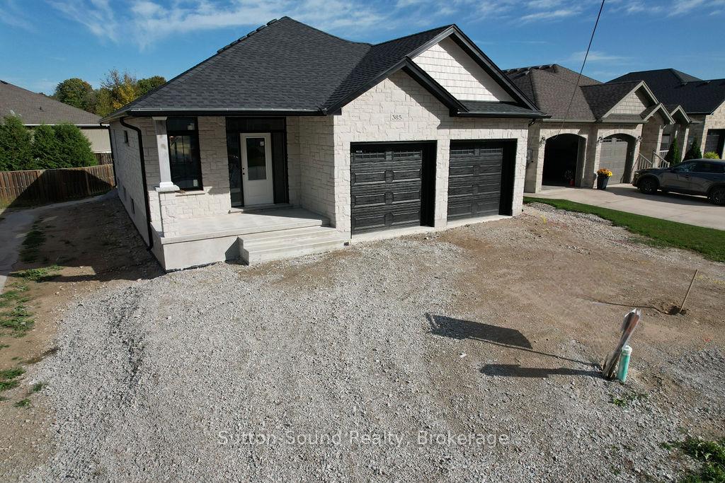Photo of 385 6TH Avenue W