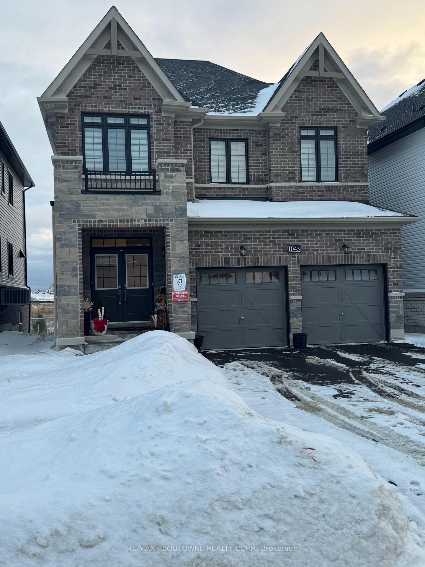 Photo 2 of 1043 Thompson Drive, Oshawa, Kedron — HOMEH
