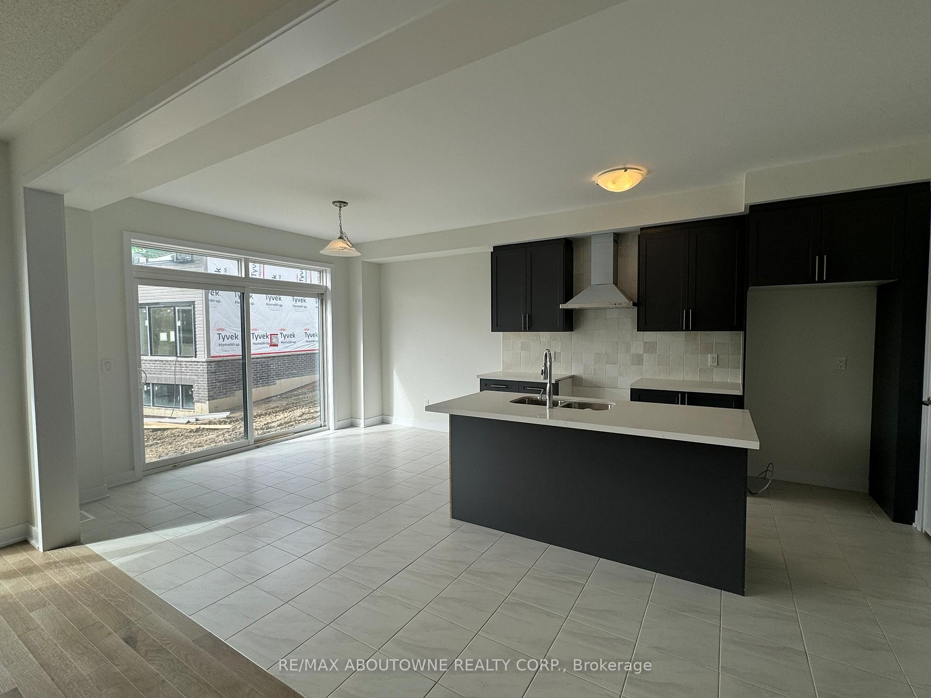 Photo 13 of 1043 Thompson Drive, Oshawa, Kedron — HOMEH