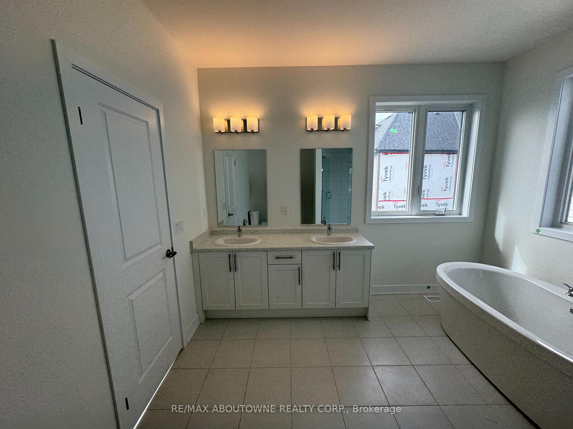 Photo 15 of 1043 Thompson Drive, Oshawa, Kedron — HOMEH