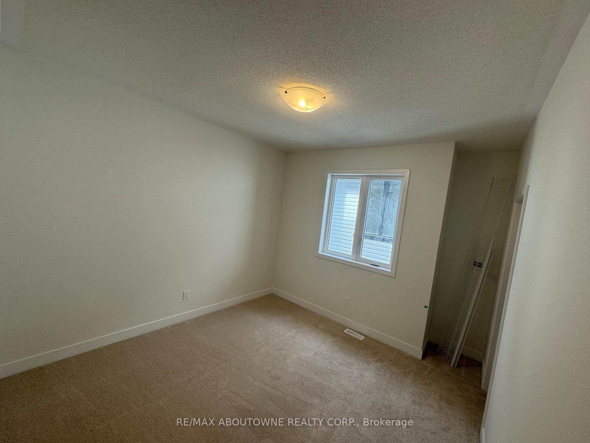 Photo 17 of 1043 Thompson Drive, Oshawa, Kedron — HOMEH