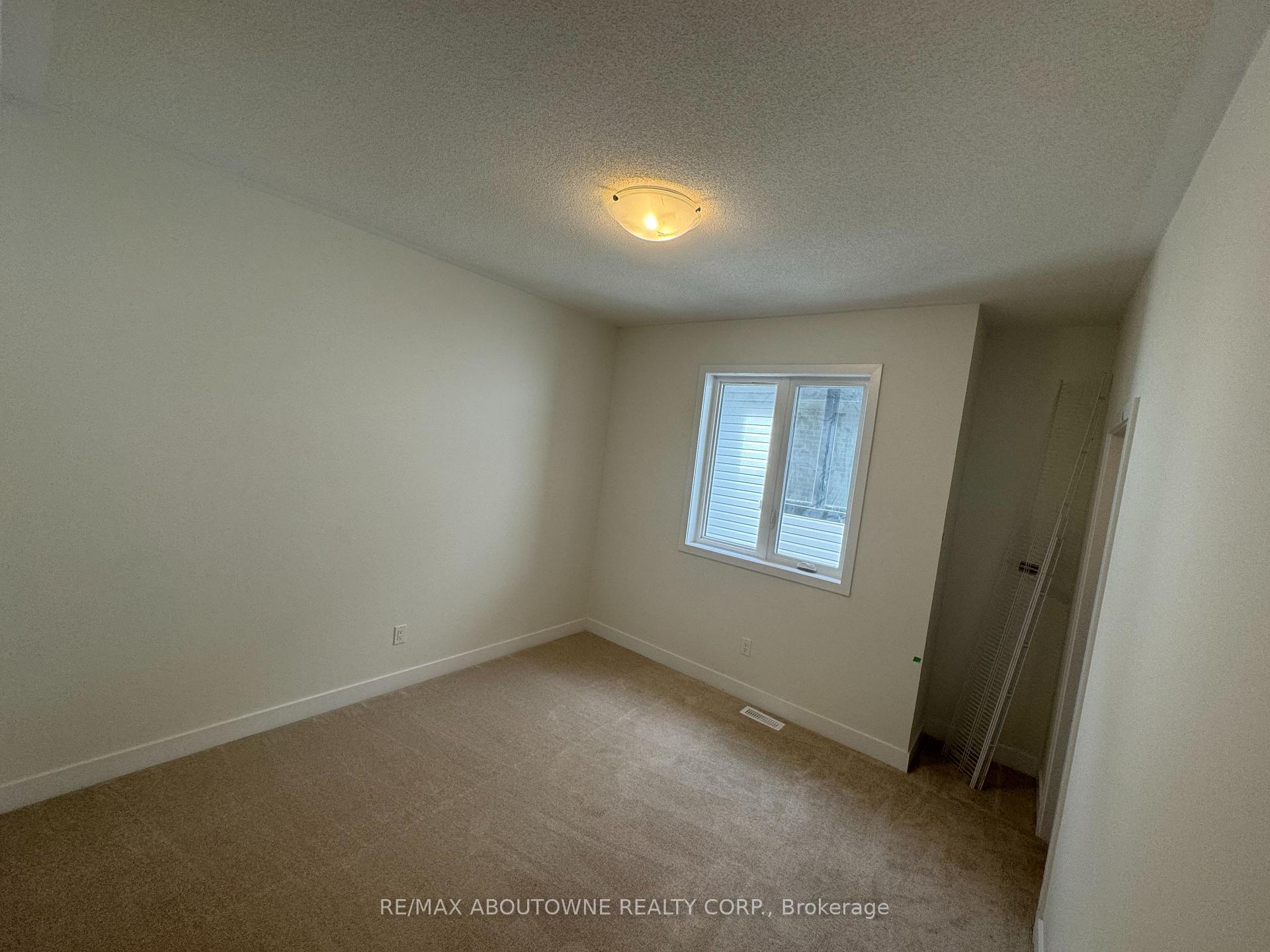 Photo 20 of 1043 Thompson Drive, Oshawa, Kedron — HOMEH