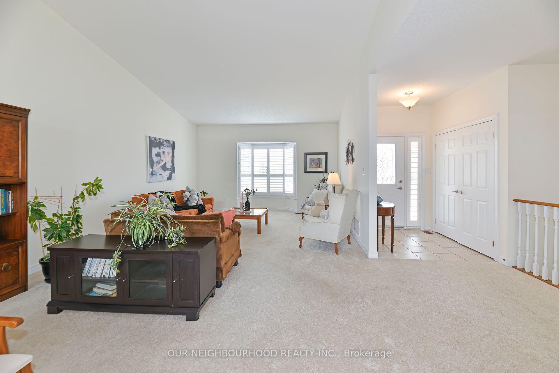 Photo 2 of 12 Heatherlea Drive, Clarington, Bowmanville — HOMEH
