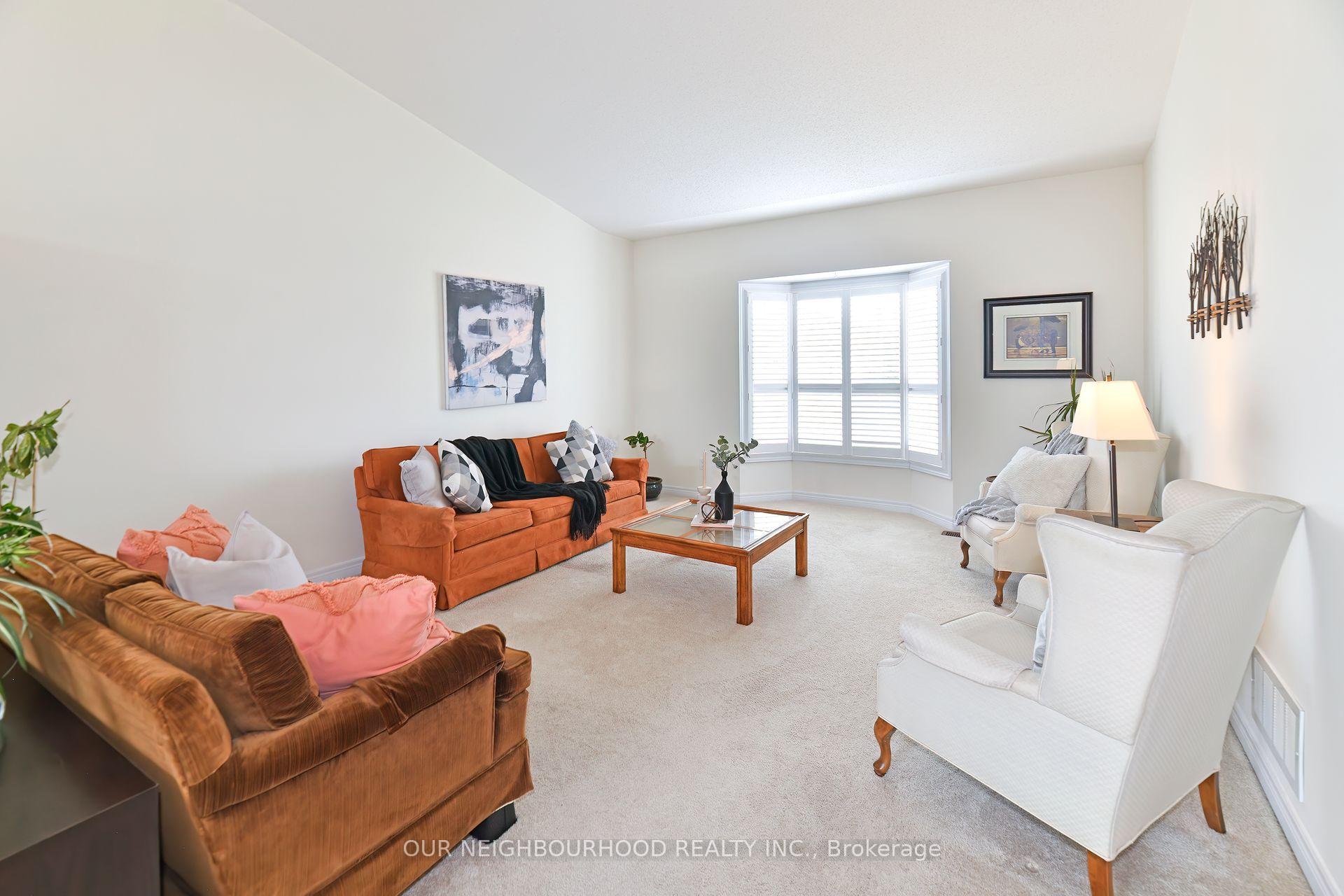 Photo 5 of 12 Heatherlea Drive, Clarington, Bowmanville — HOMEH