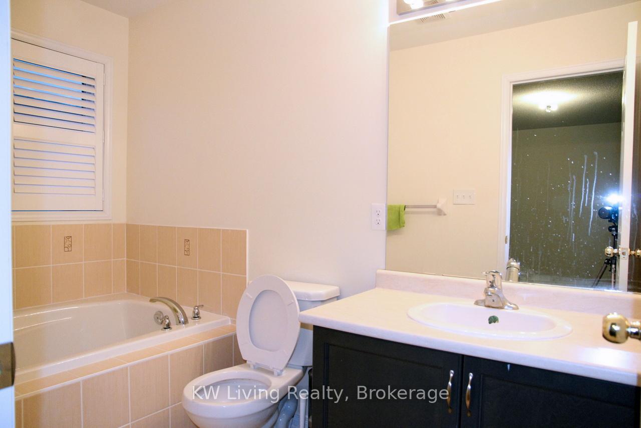 Photo 4 of Unit Main & 2nd Floor, 62 Jackson Eli Way, Markham, Cedarwood — HOMEH