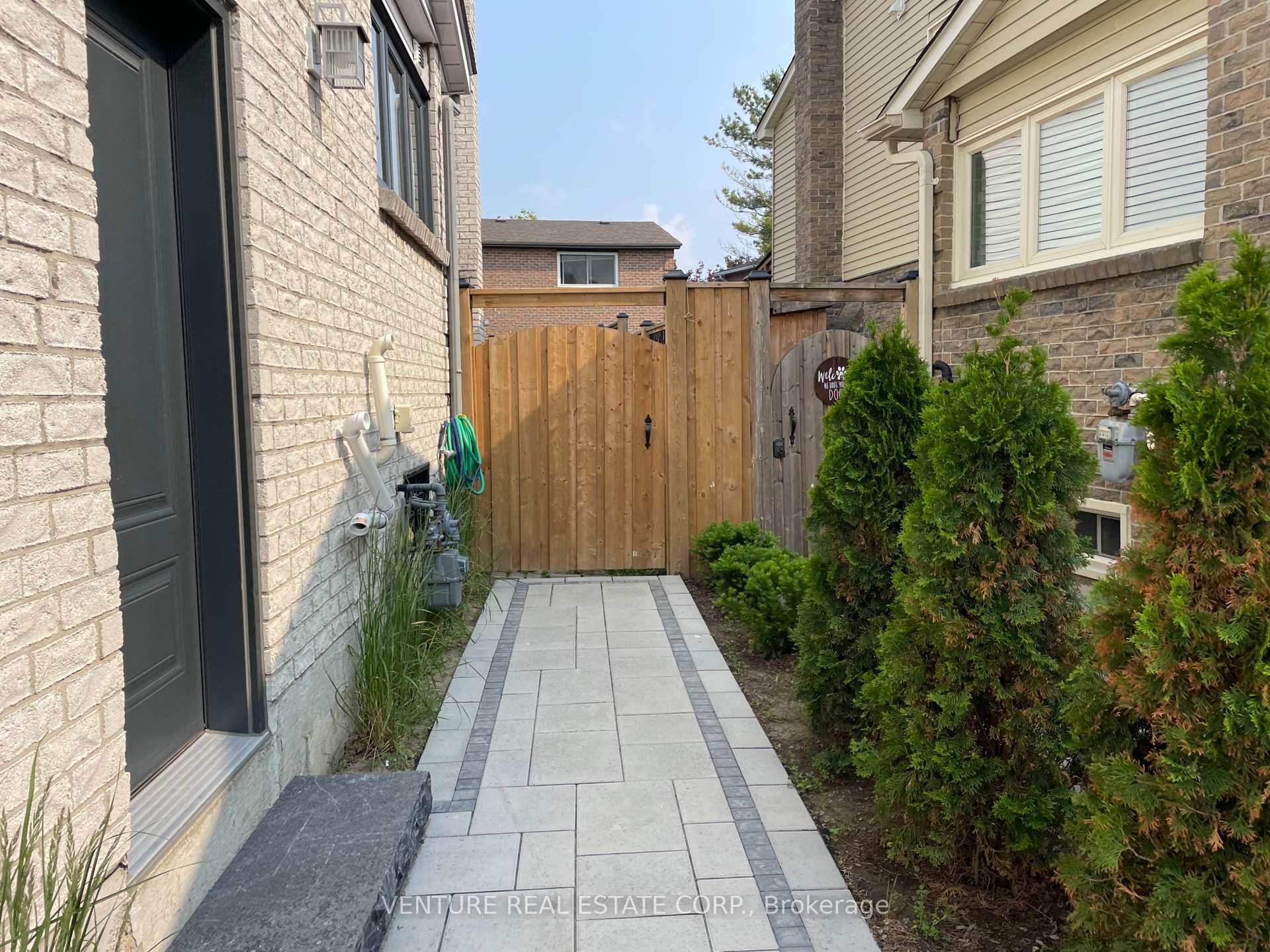 Photo 18 of Unit Rear, 55 Batson Drive, Aurora, Aurora Village — HOMEH